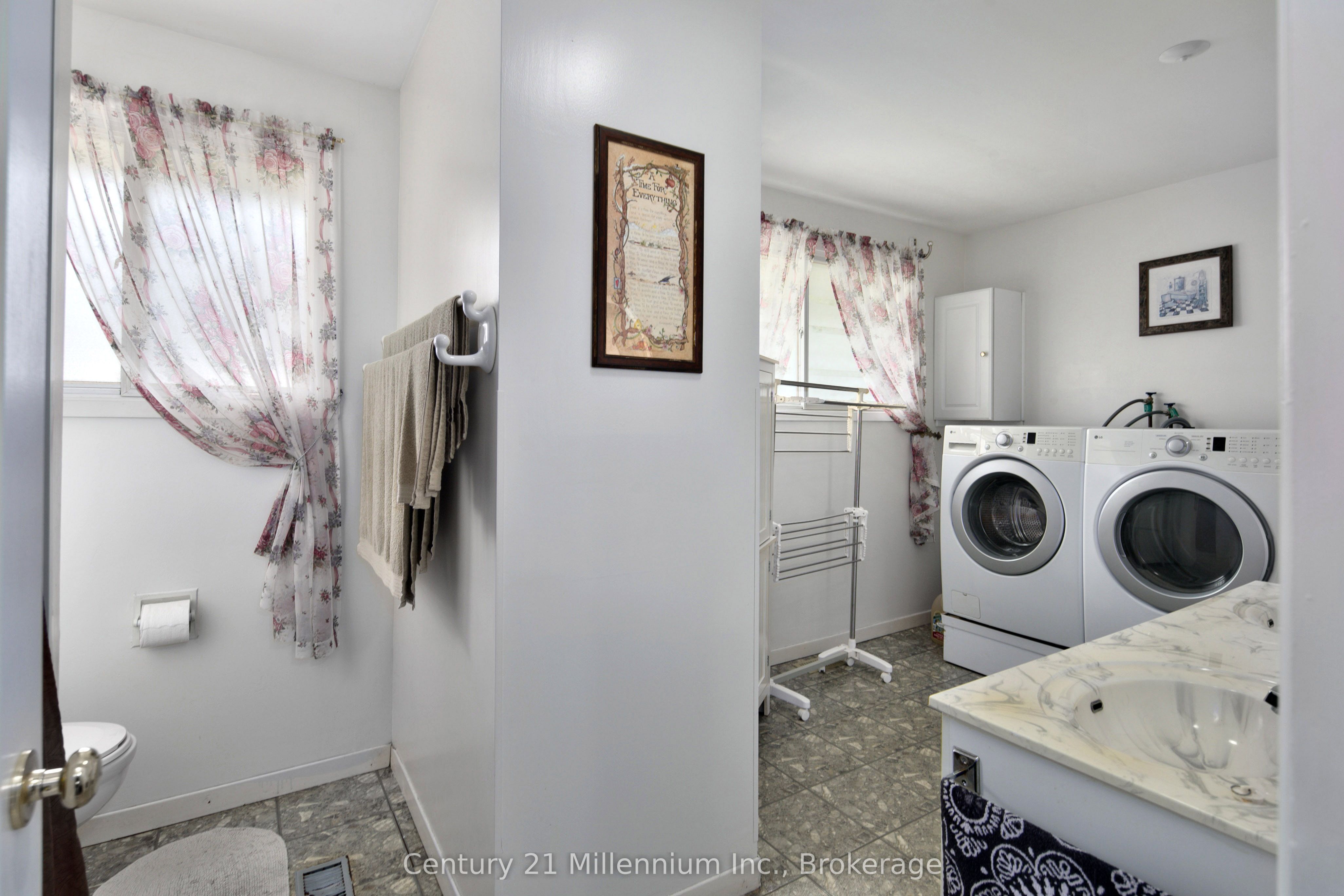 67 East Street E Property Photo 27