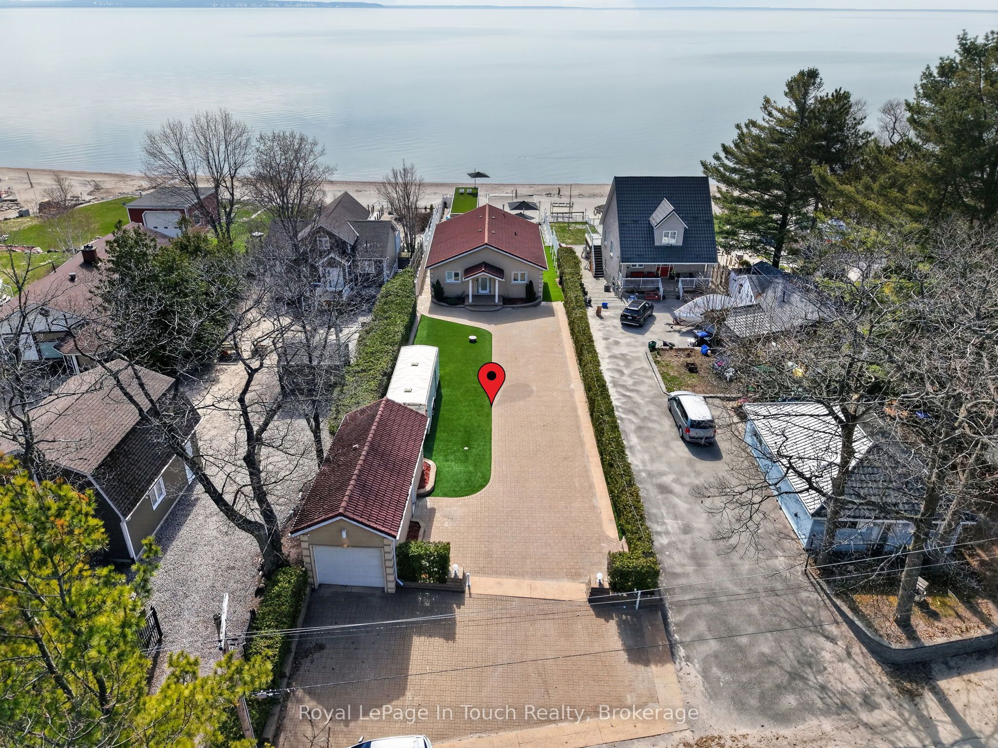 32 Tiny Beaches Road S Property Photo 4