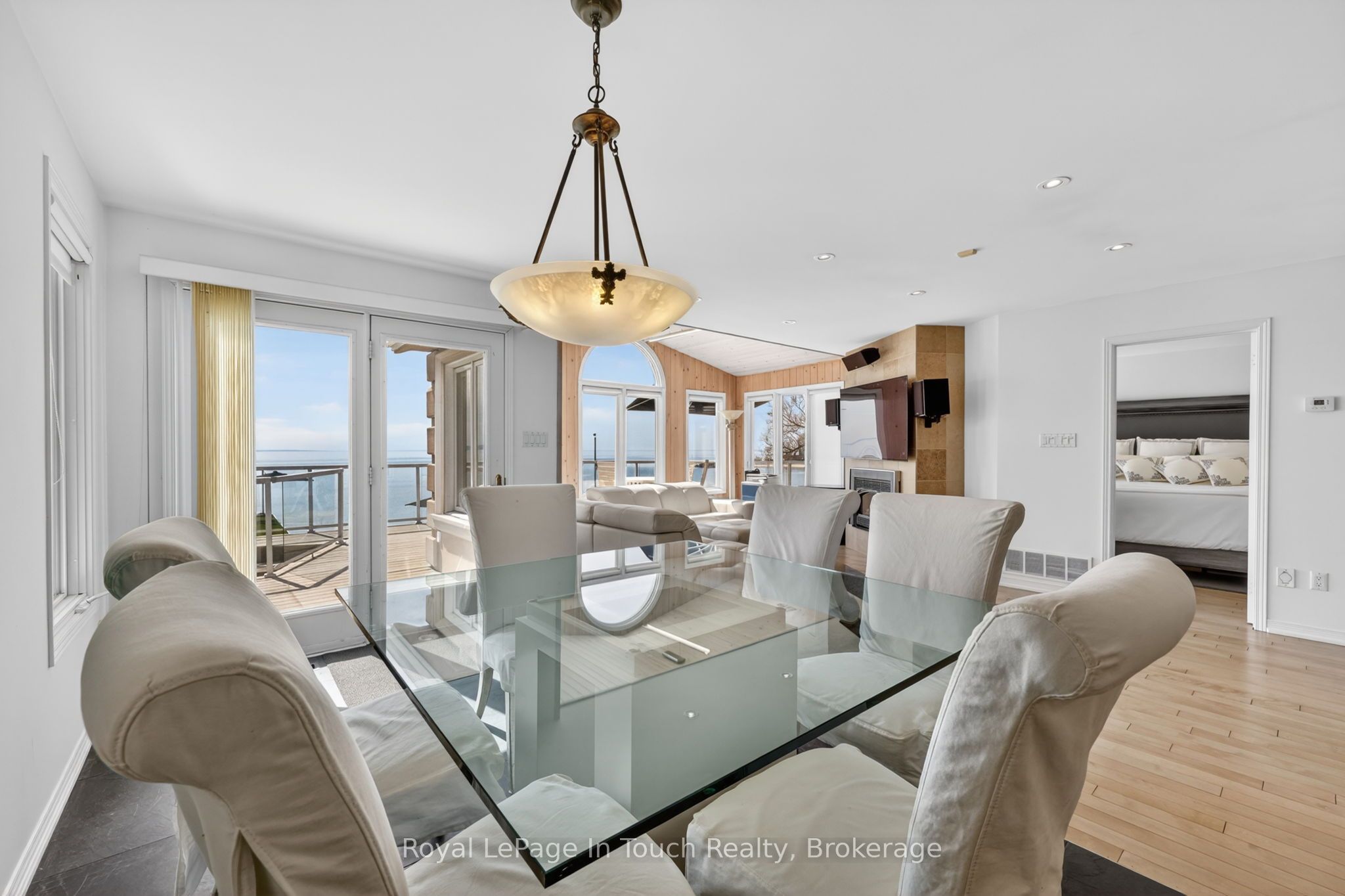 32 Tiny Beaches Road S Property Photo 11