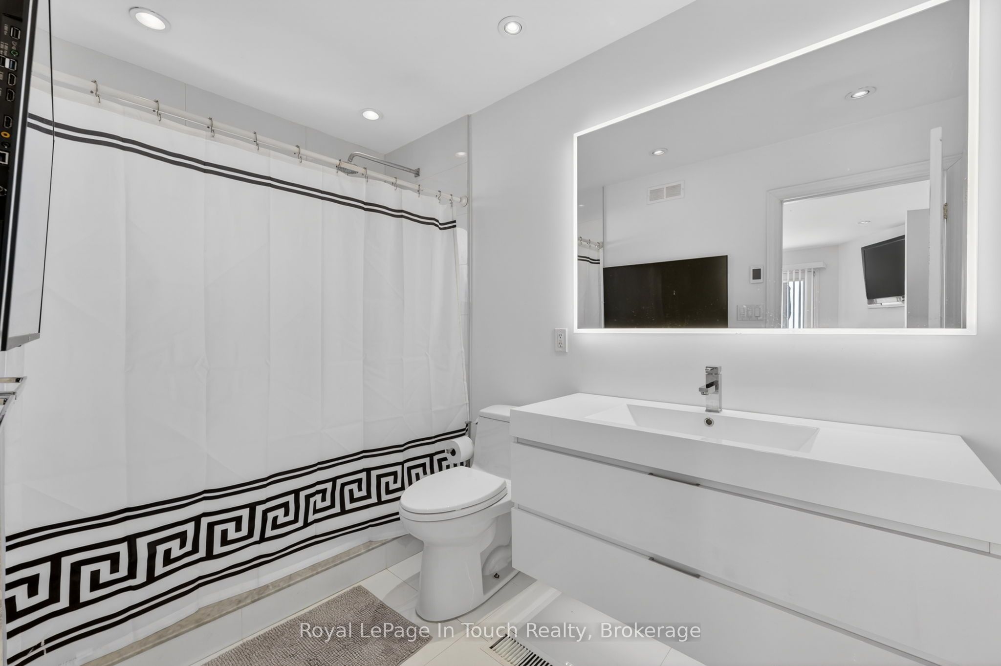 32 Tiny Beaches Road S Property Photo 16