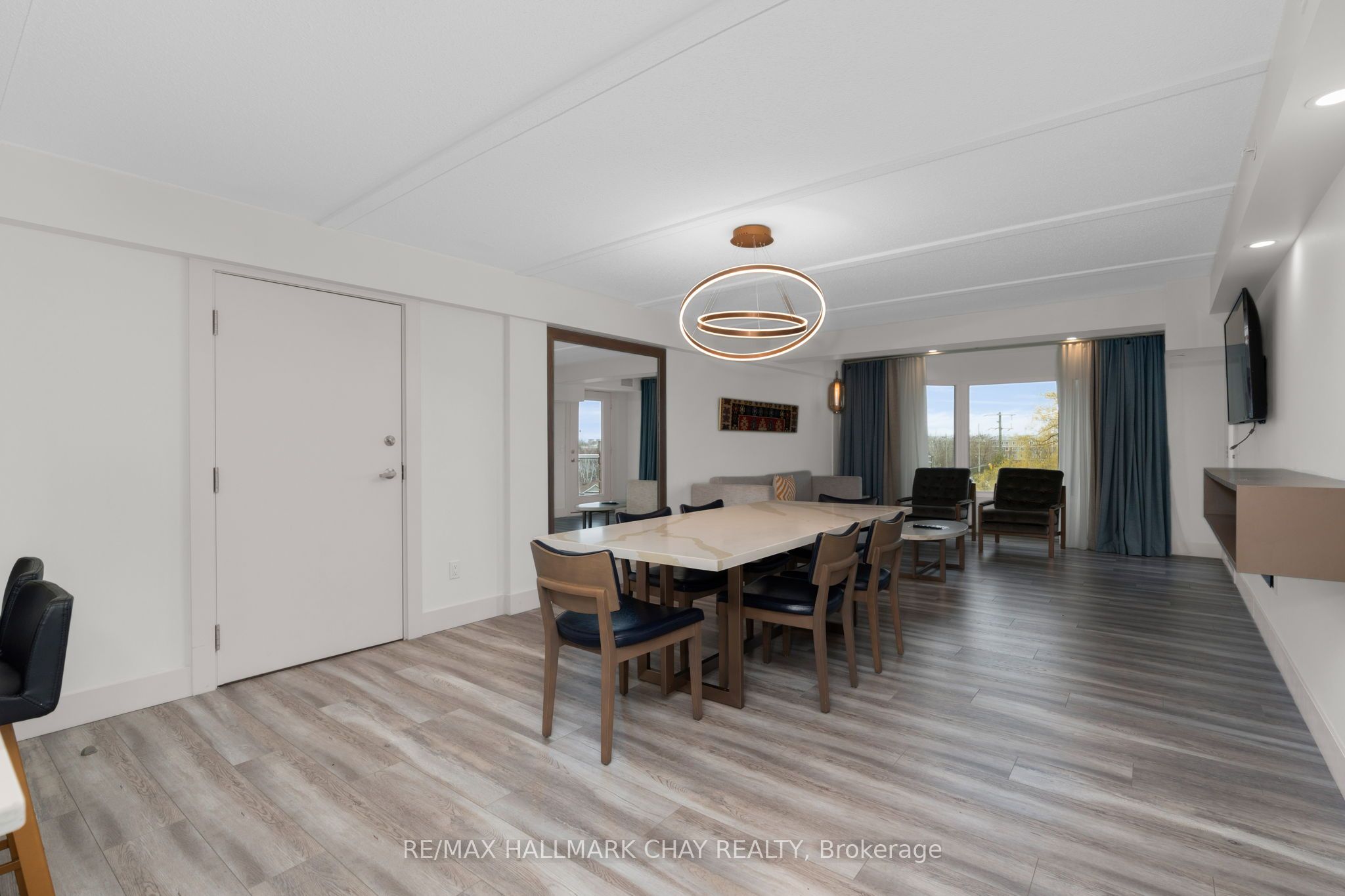 9 Harbour Street E 6411/6413 Property Photo 9