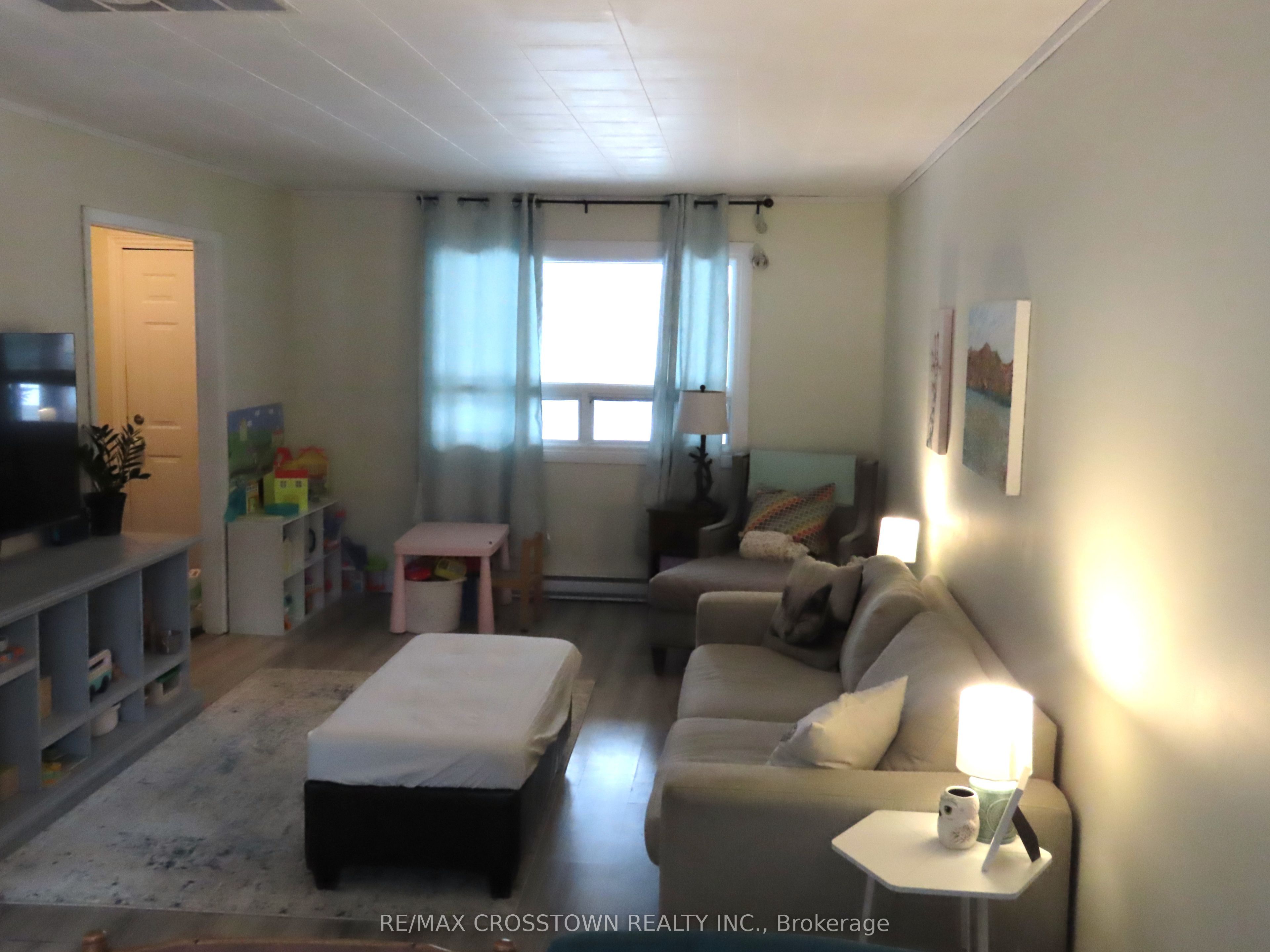4716 Penetanguishene Road Property Photo 7