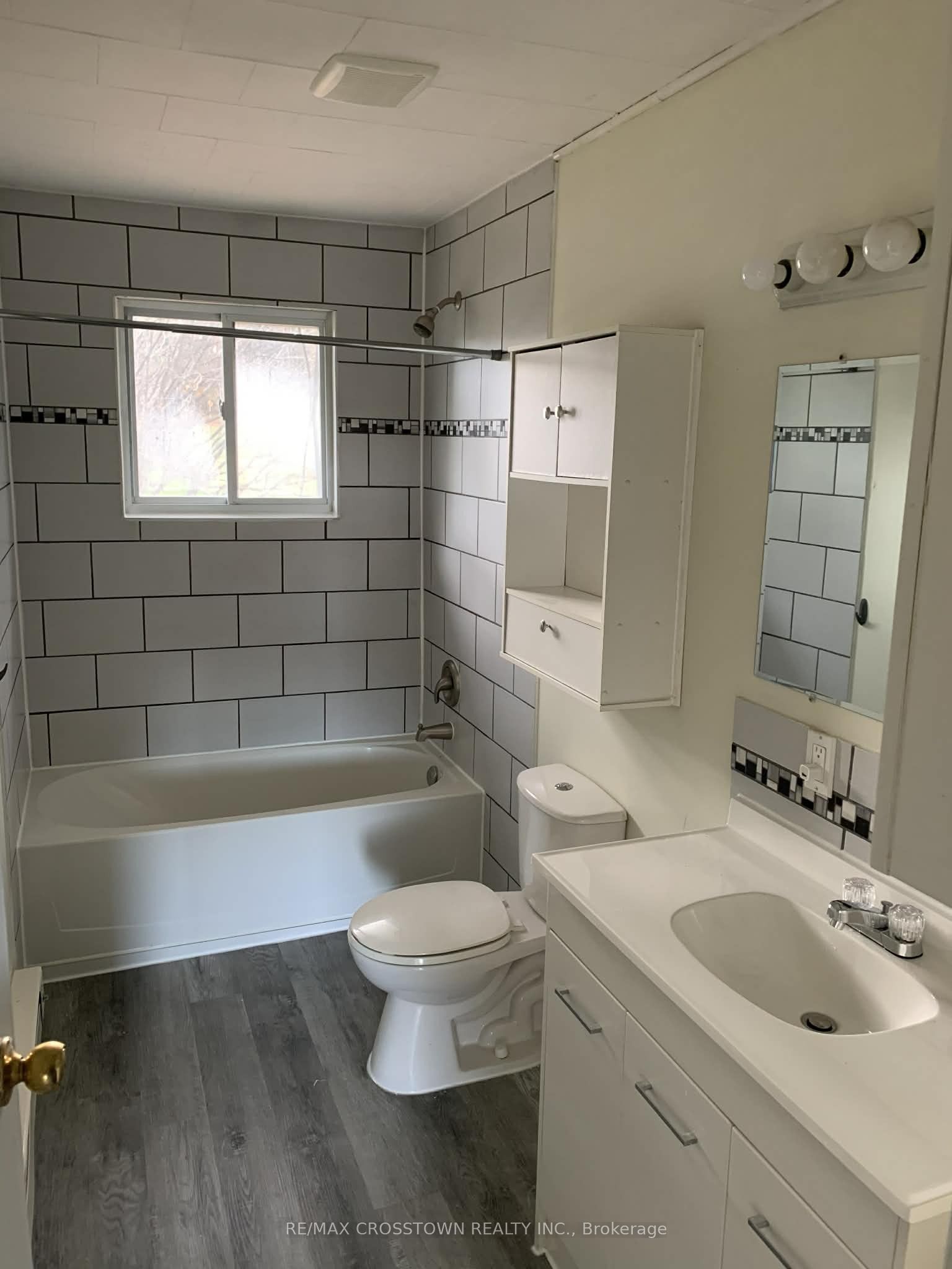 4716 Penetanguishene Road Property Photo 19