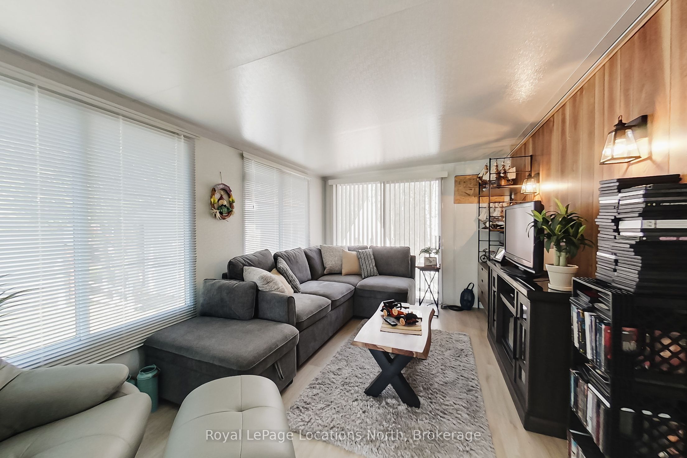 2 Wasaga Pines Lane E Property Photo 5