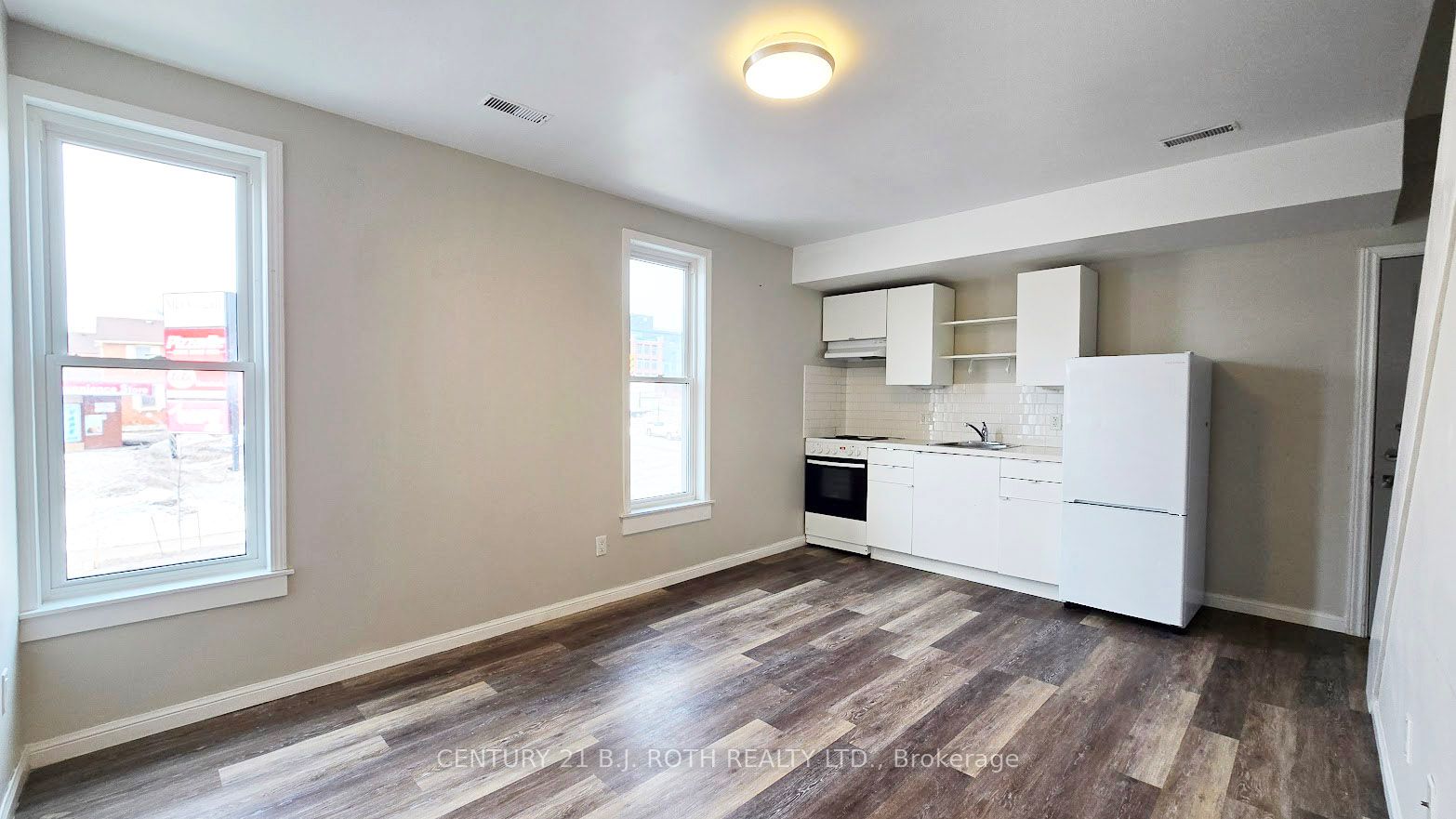 44 Front Street S 4 Property Photo 1