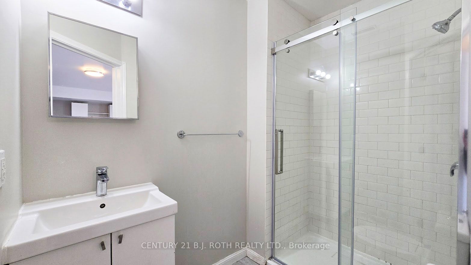 44 Front Street S 4 Property Photo 9