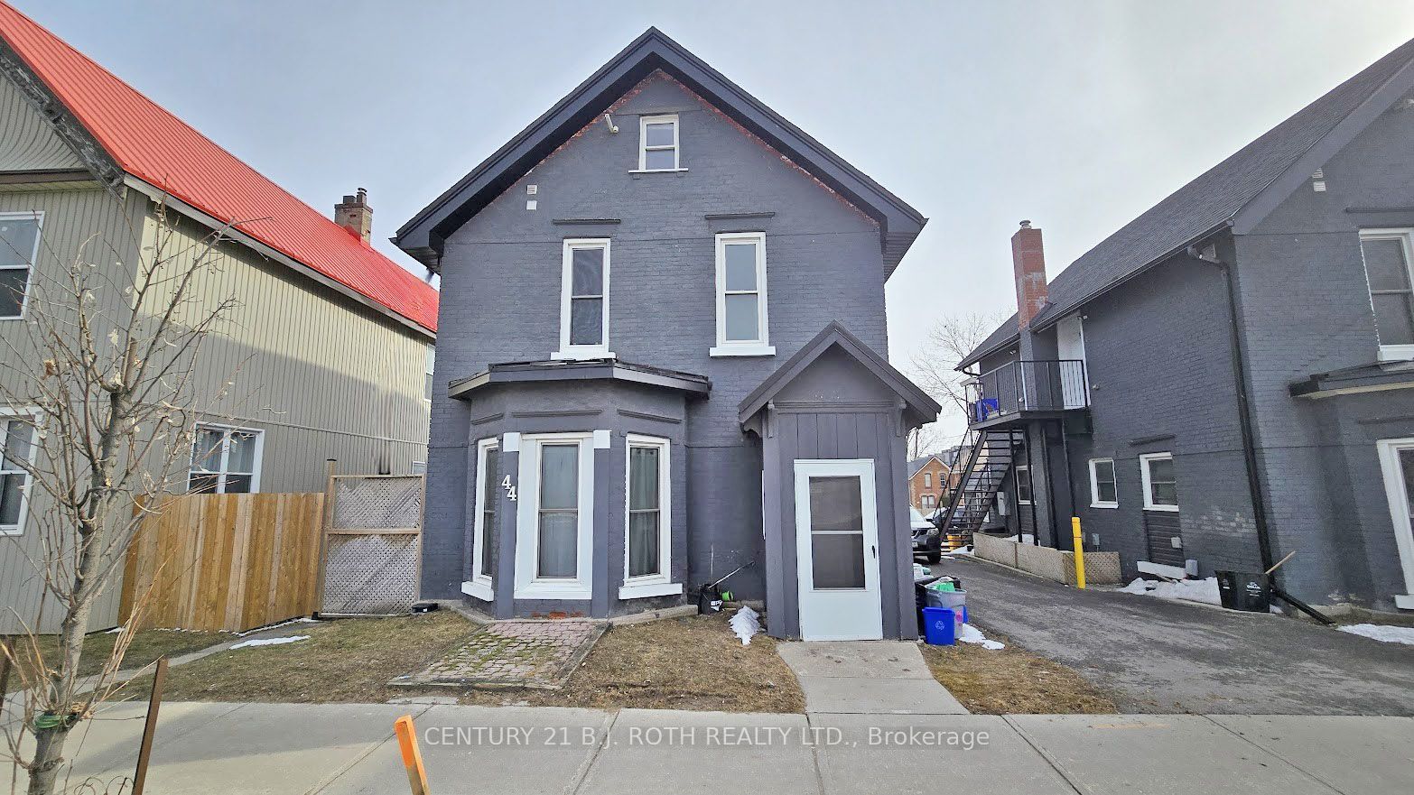 44 Front Street S 4 Property Photo 10