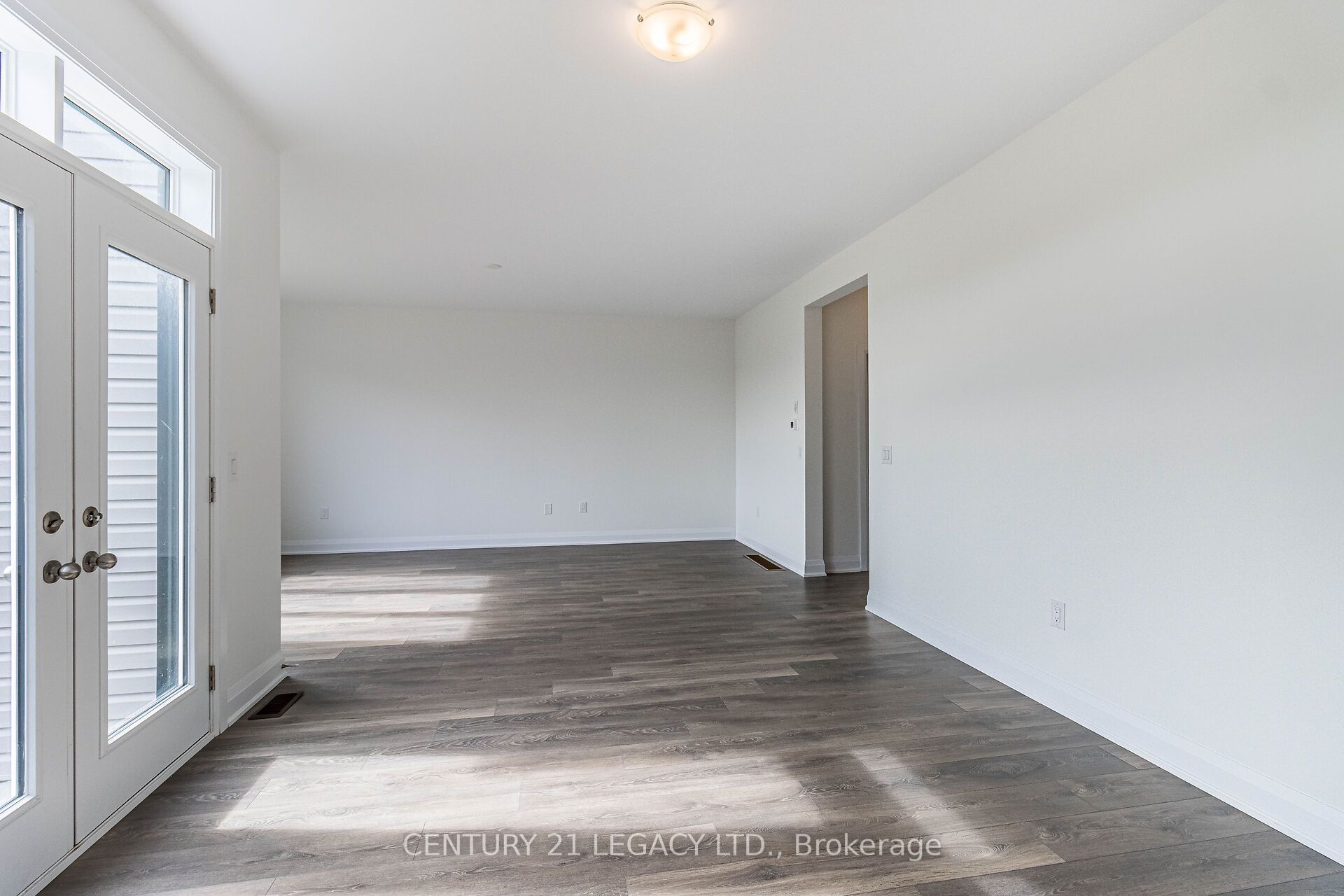 30 Union Boulevard Property Photo 12