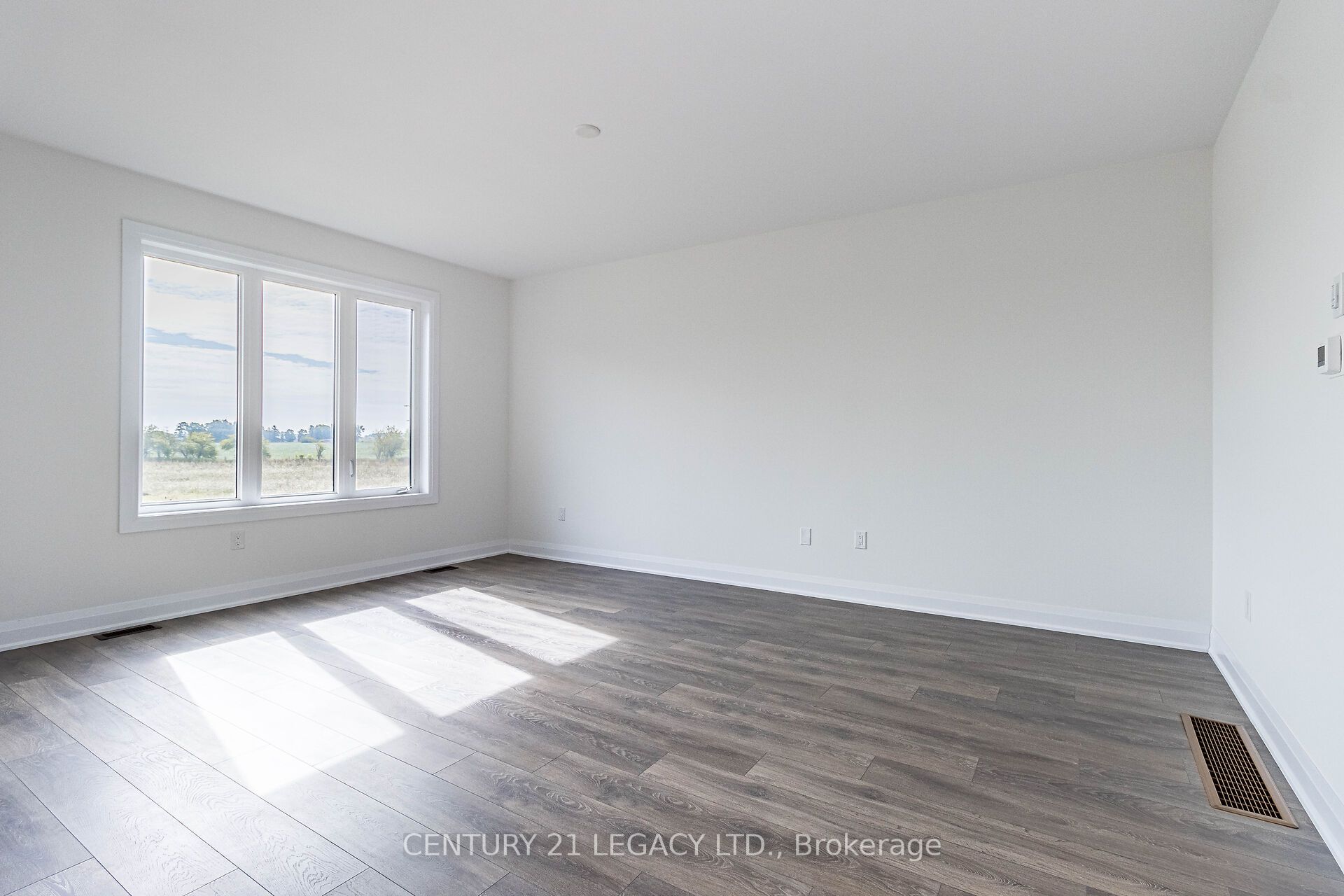 30 Union Boulevard Property Photo 14