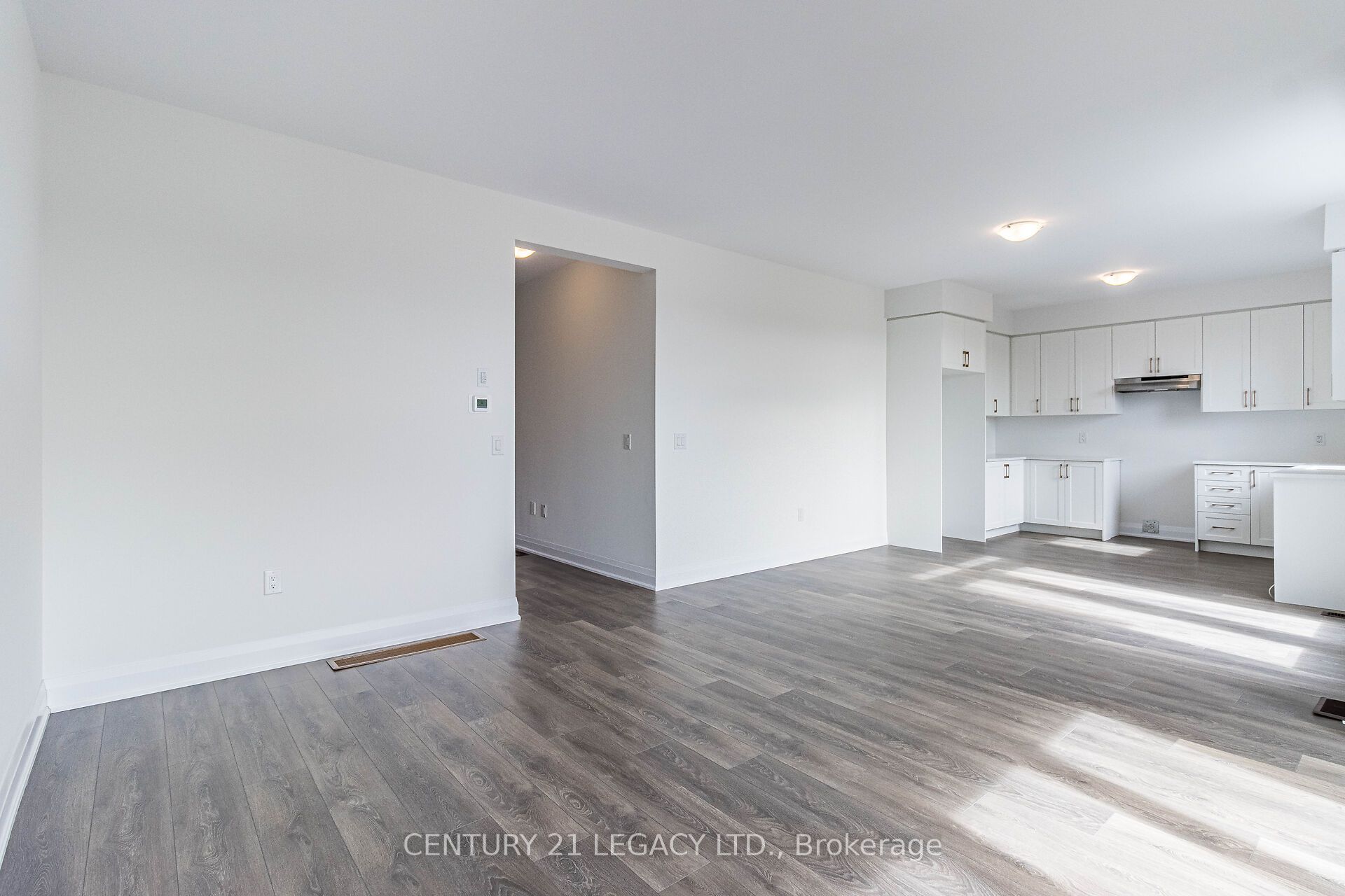 30 Union Boulevard Property Photo 16