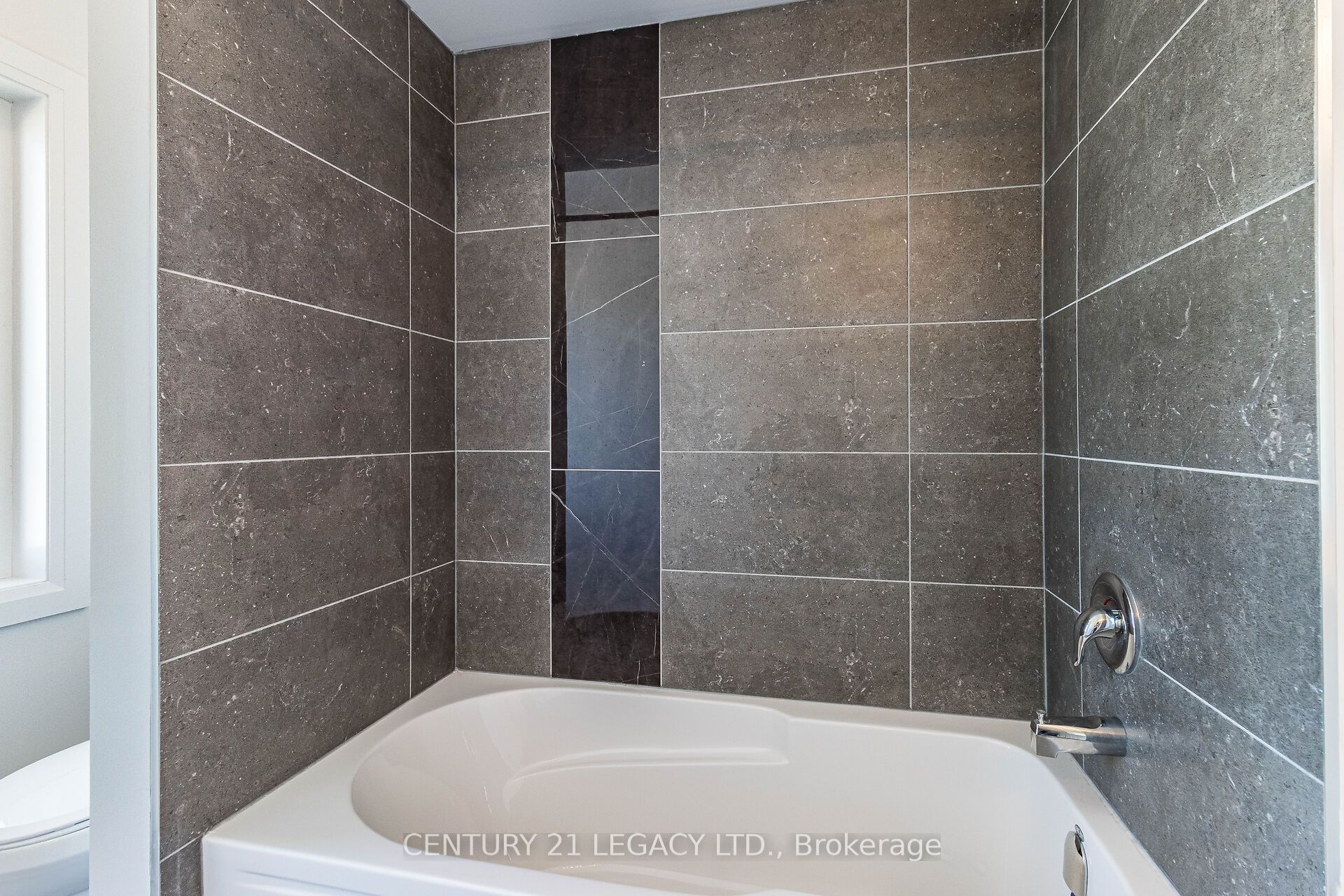 30 Union Boulevard Property Photo 24