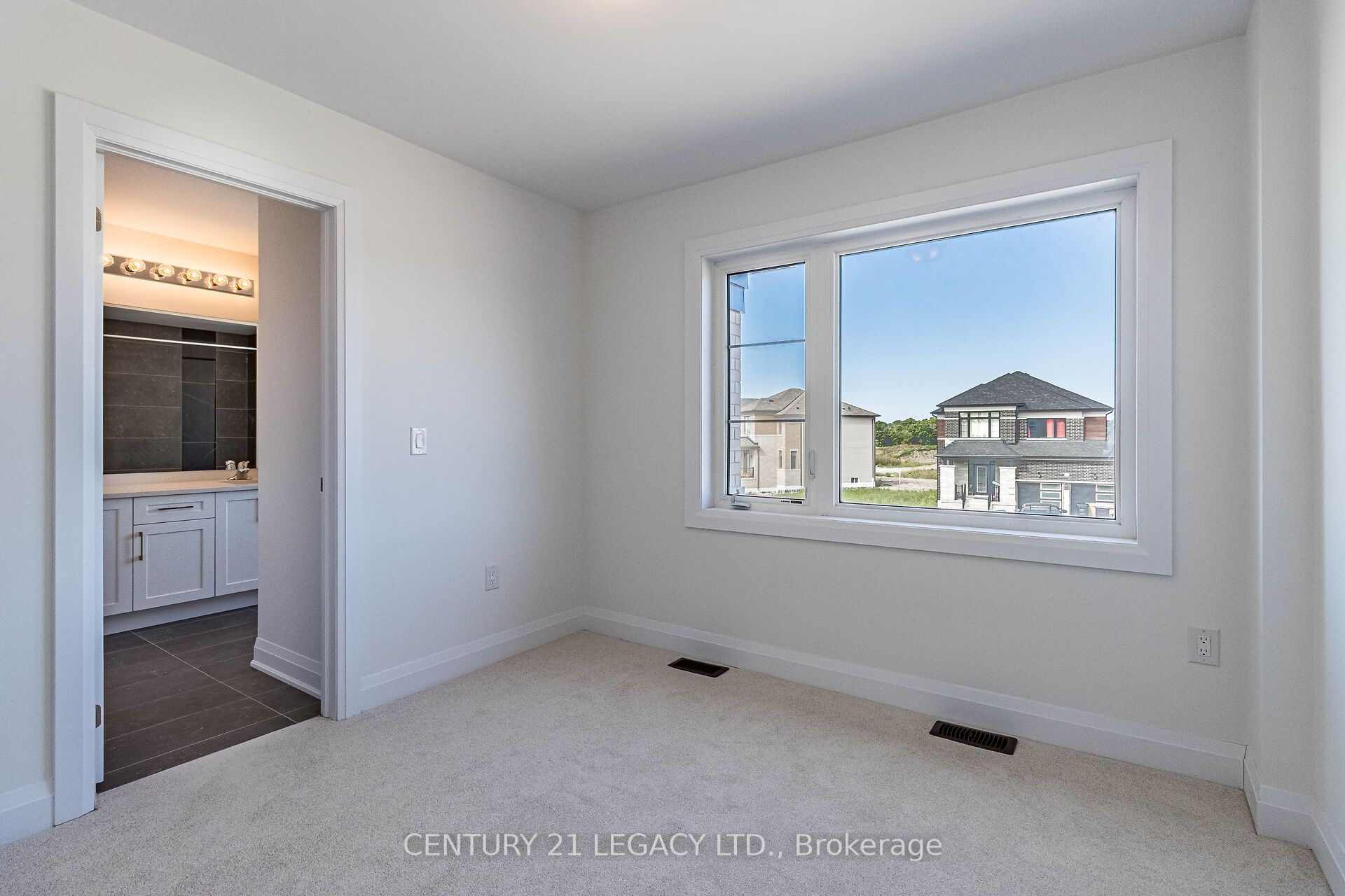 30 Union Boulevard Property Photo 26