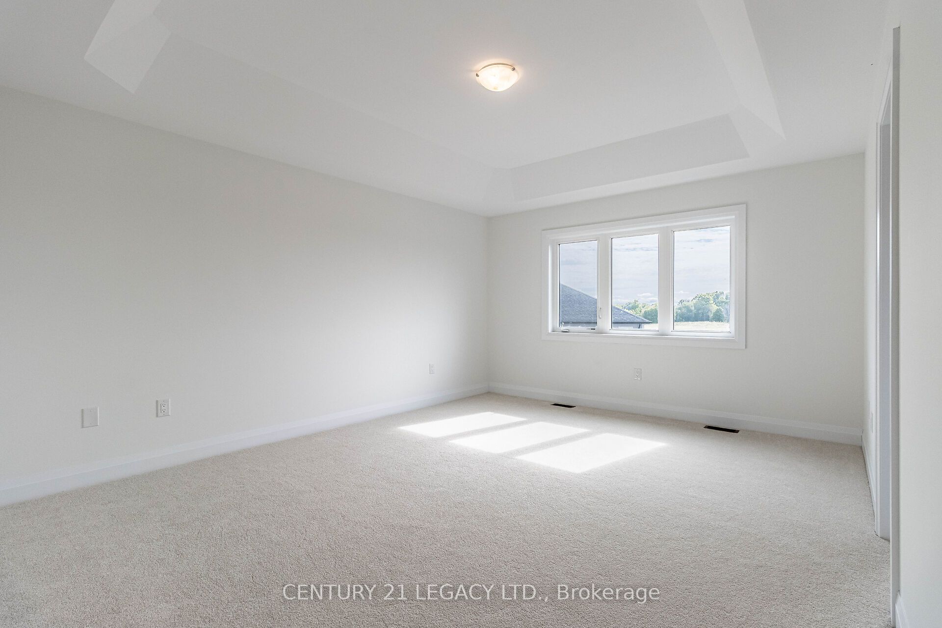 30 Union Boulevard Property Photo 27