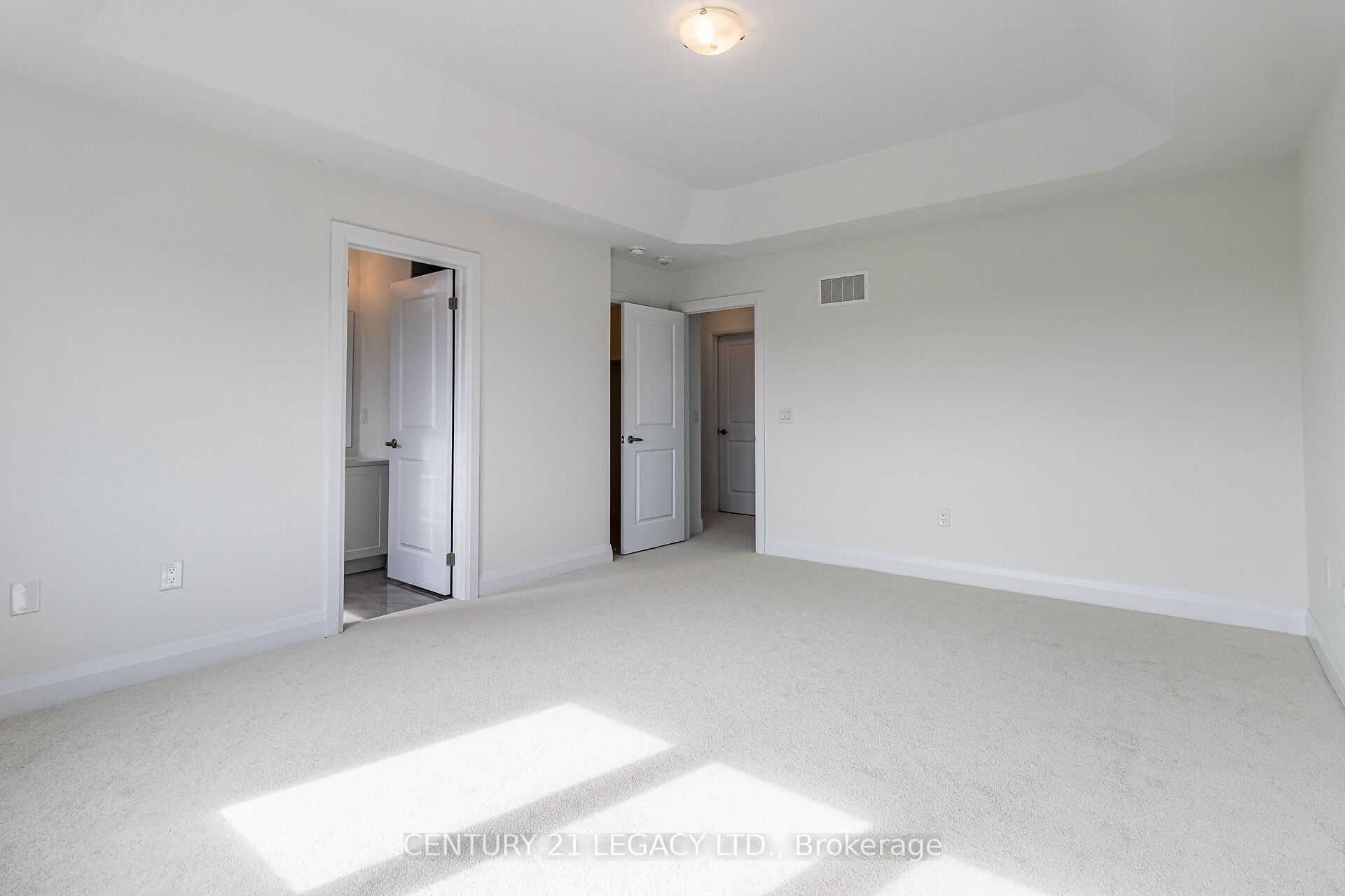30 Union Boulevard Property Photo 28