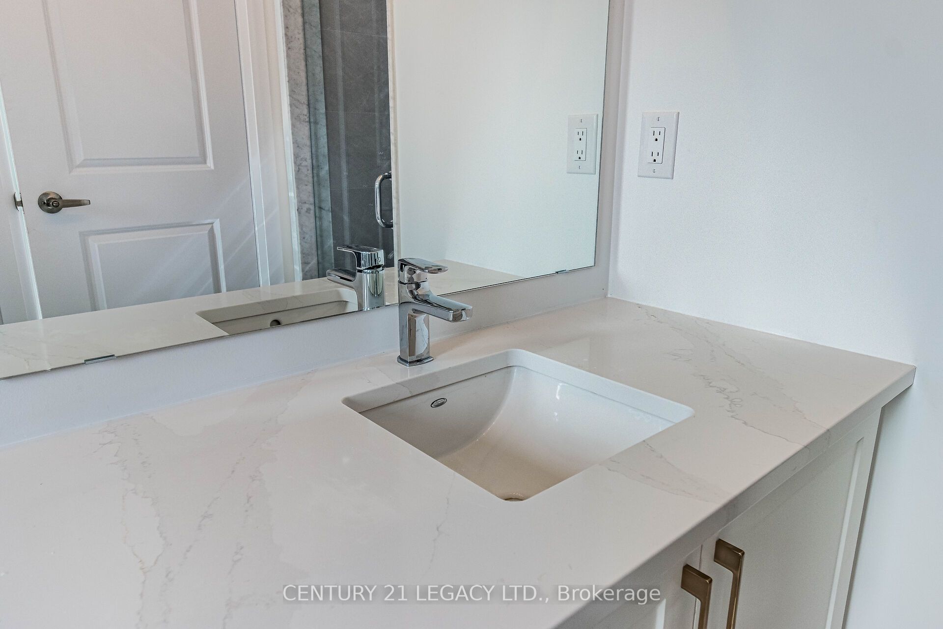 30 Union Boulevard Property Photo 30