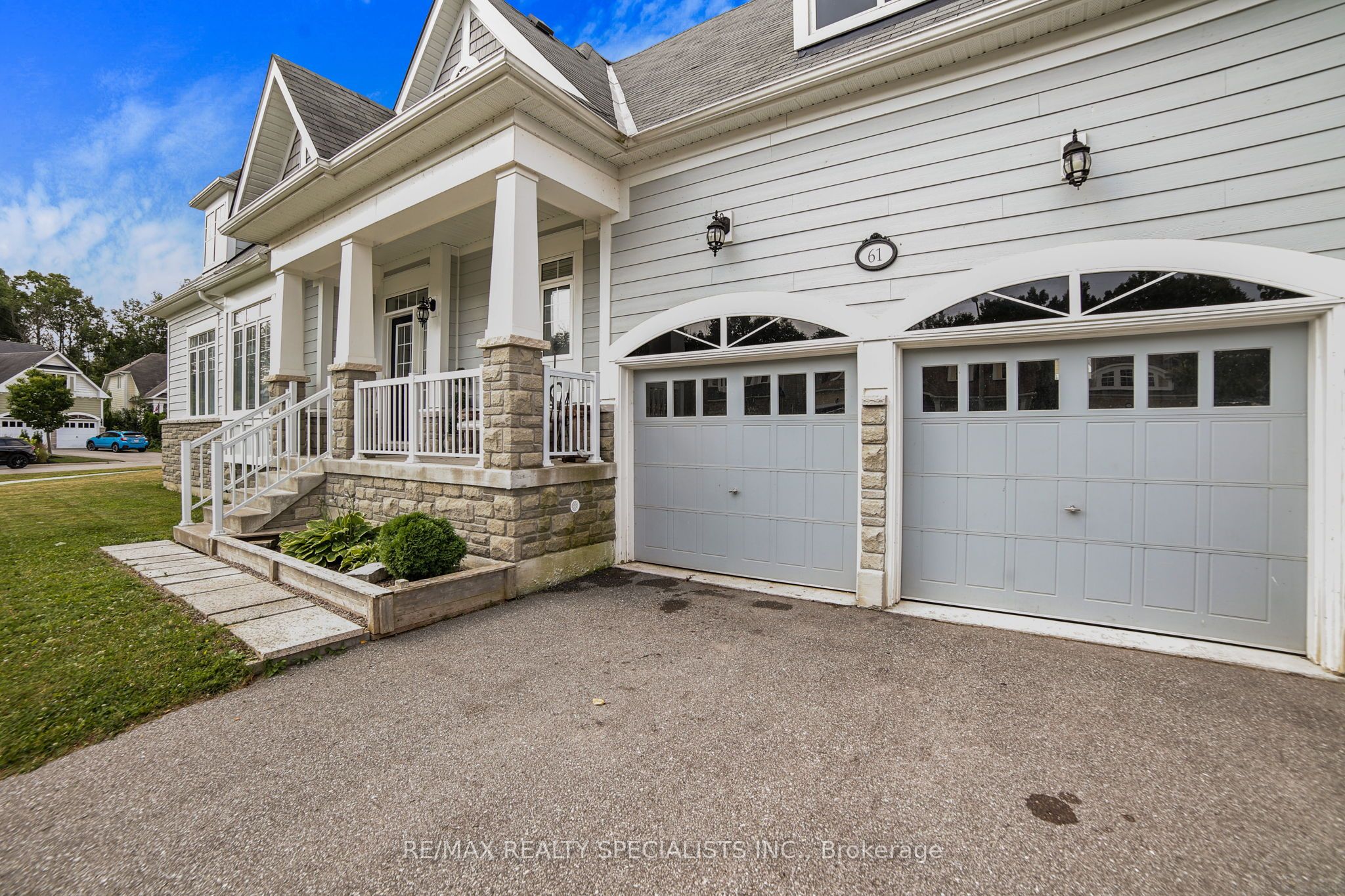 61 Riverwalk Place Property Photo 4