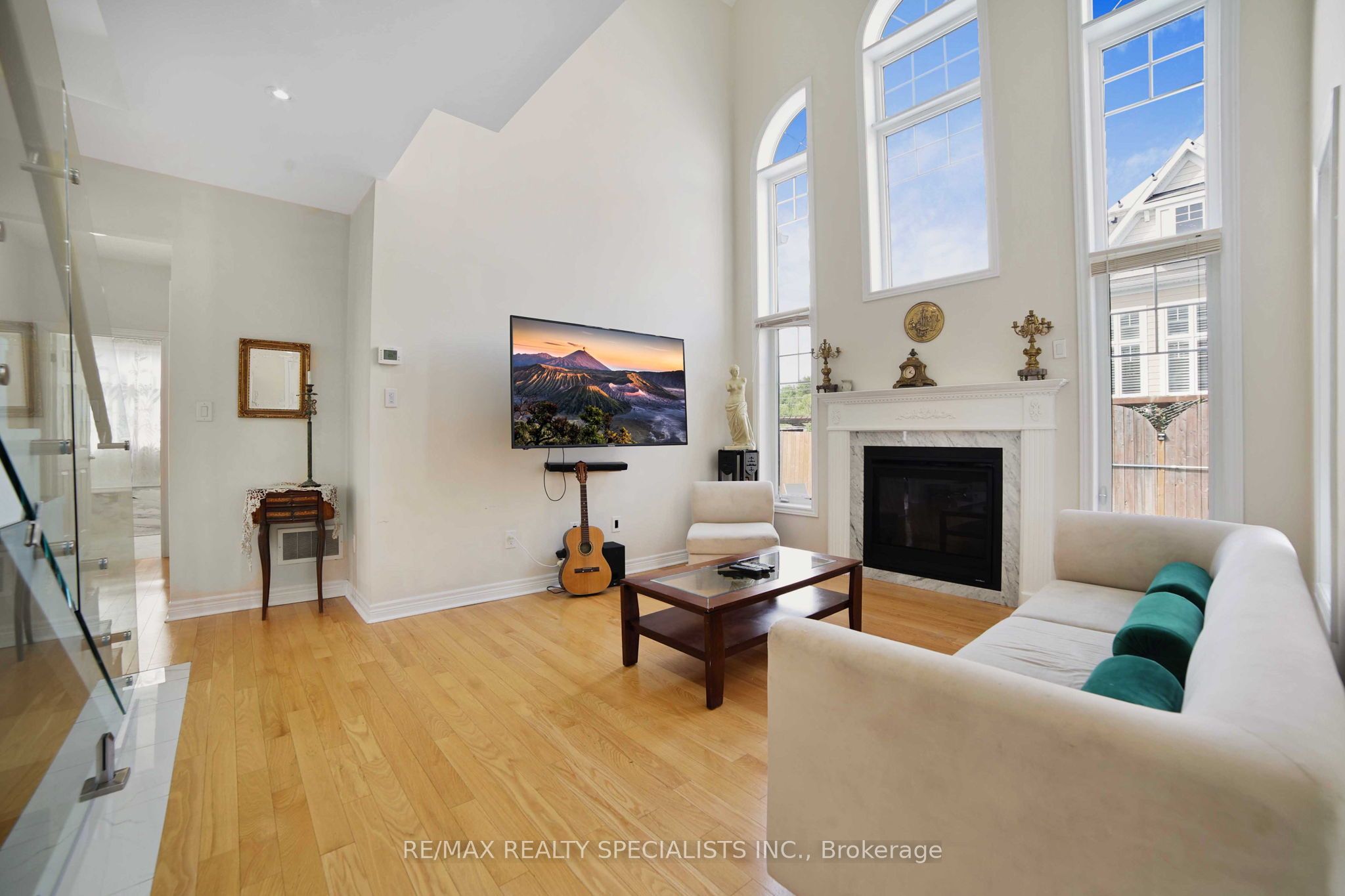 61 Riverwalk Place Property Photo 8