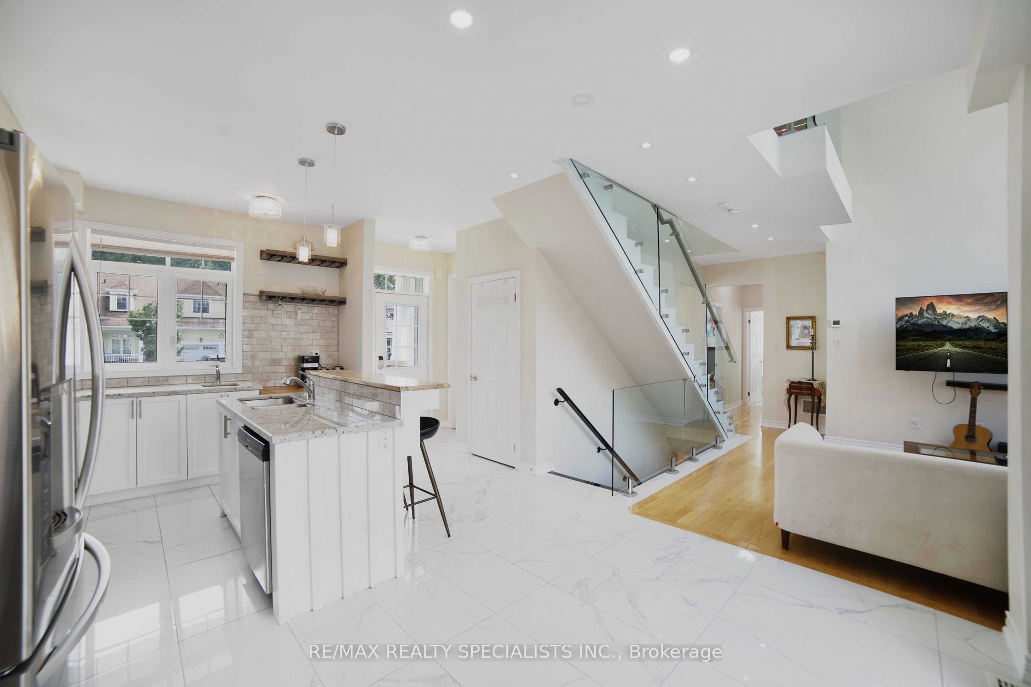 61 Riverwalk Place Property Photo 9