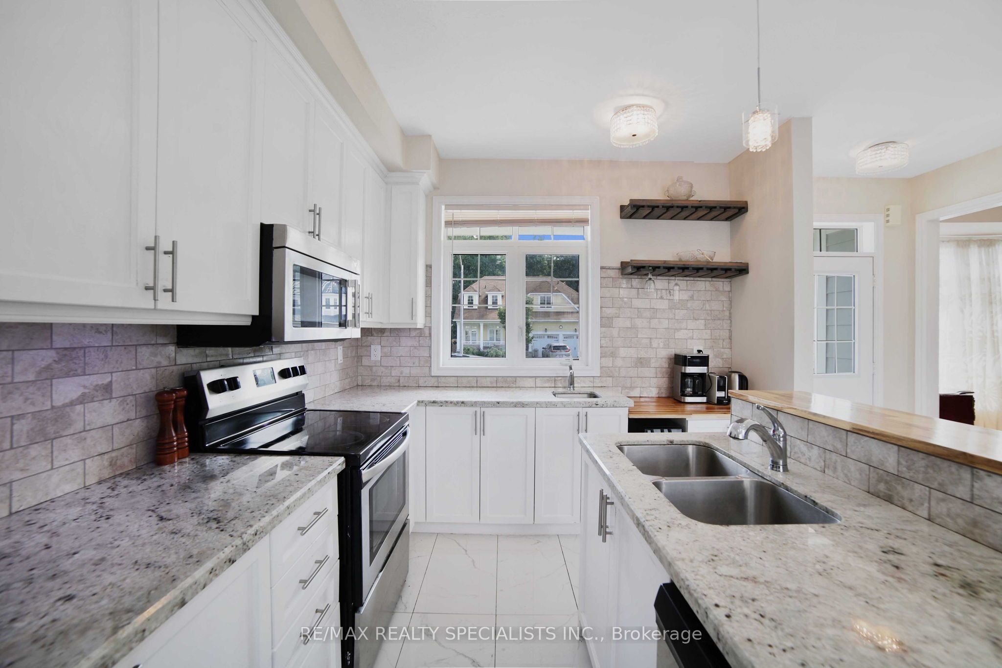 61 Riverwalk Place Property Photo 11