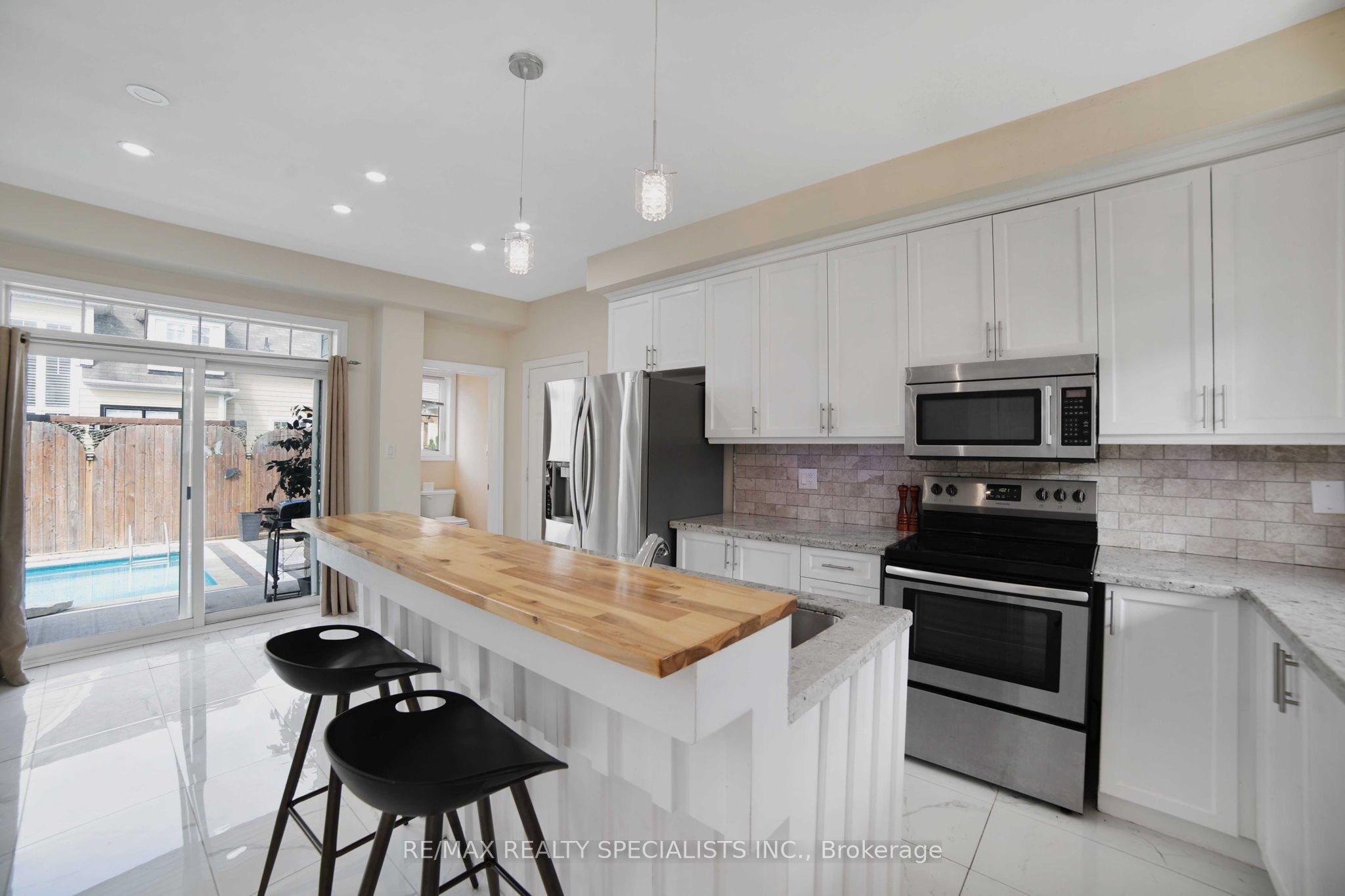 61 Riverwalk Place Property Photo 13