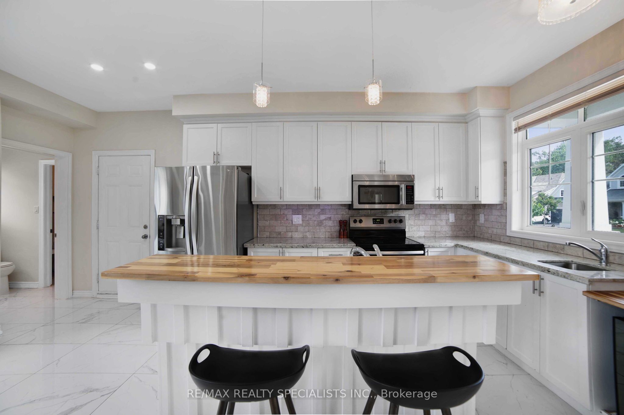 61 Riverwalk Place Property Photo 14
