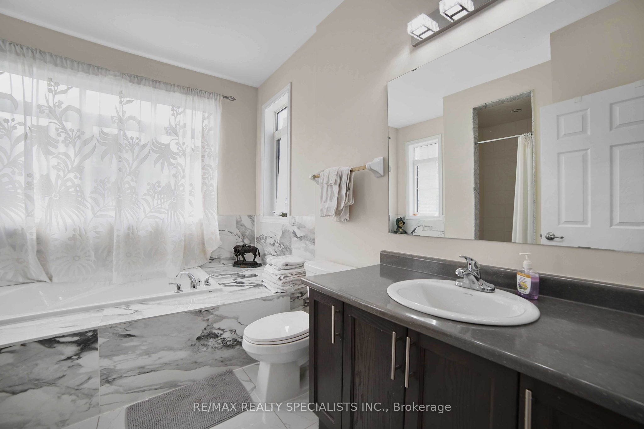 61 Riverwalk Place Property Photo 20