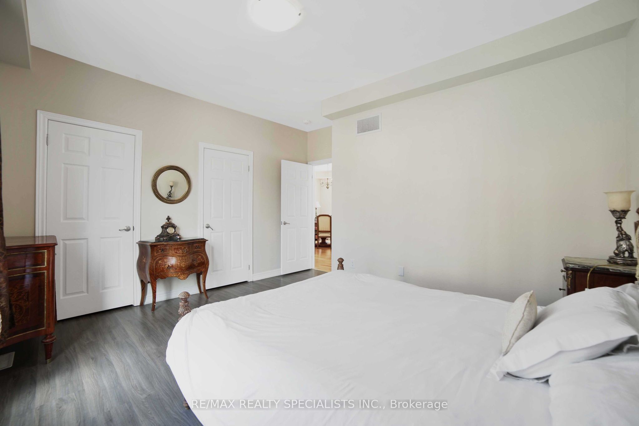 61 Riverwalk Place Property Photo 23