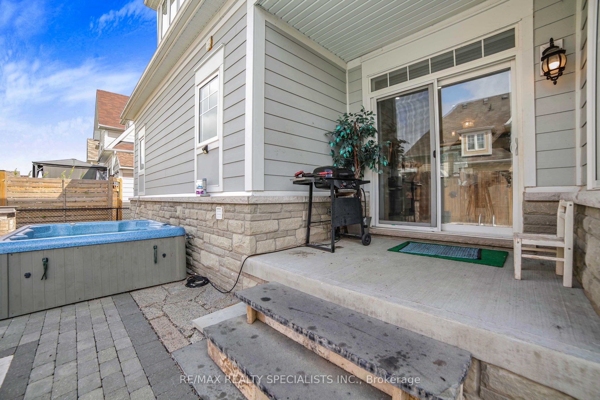 61 Riverwalk Place Property Photo 38