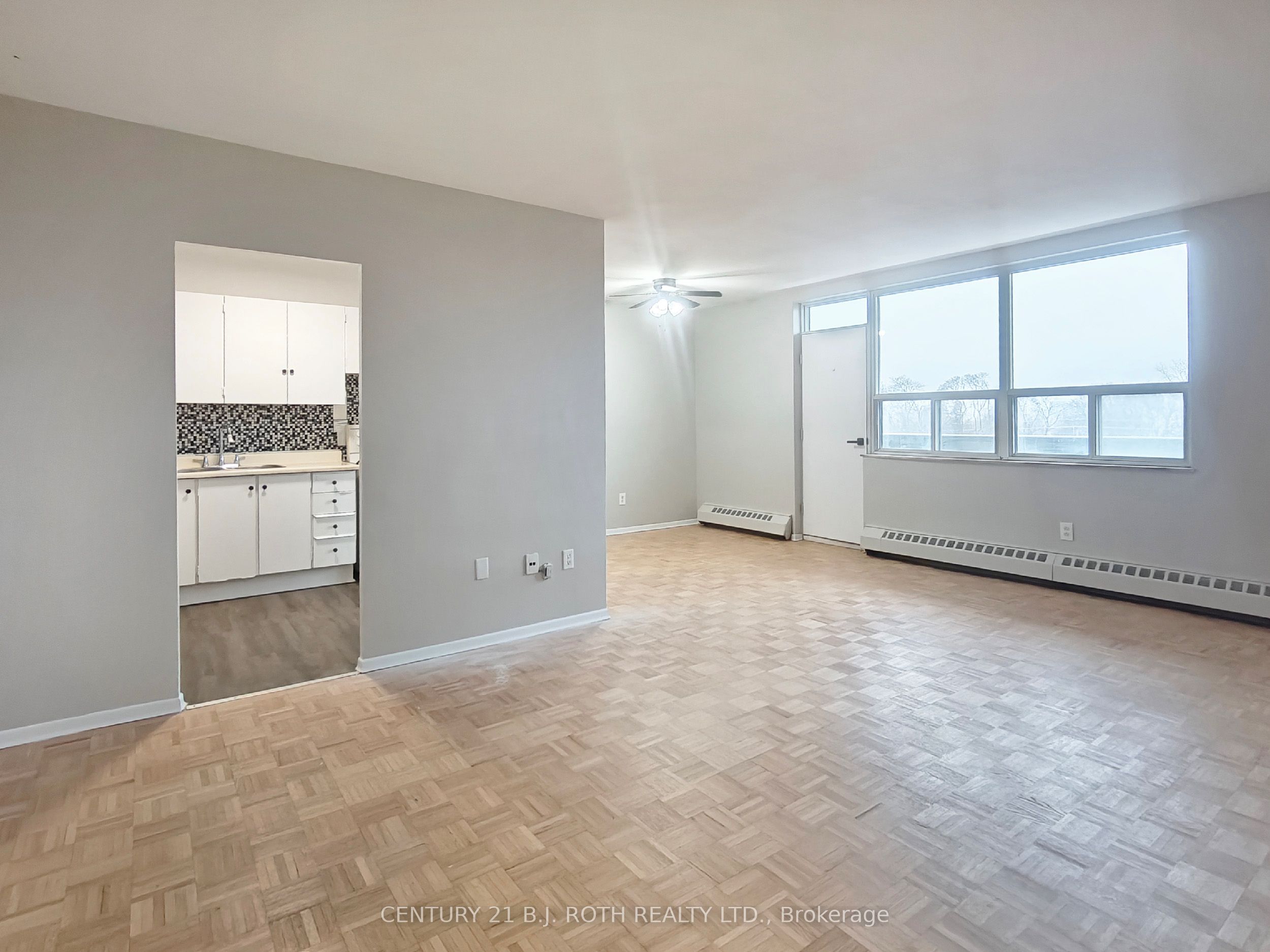 98 Holgate Street 407 Property Photo 2