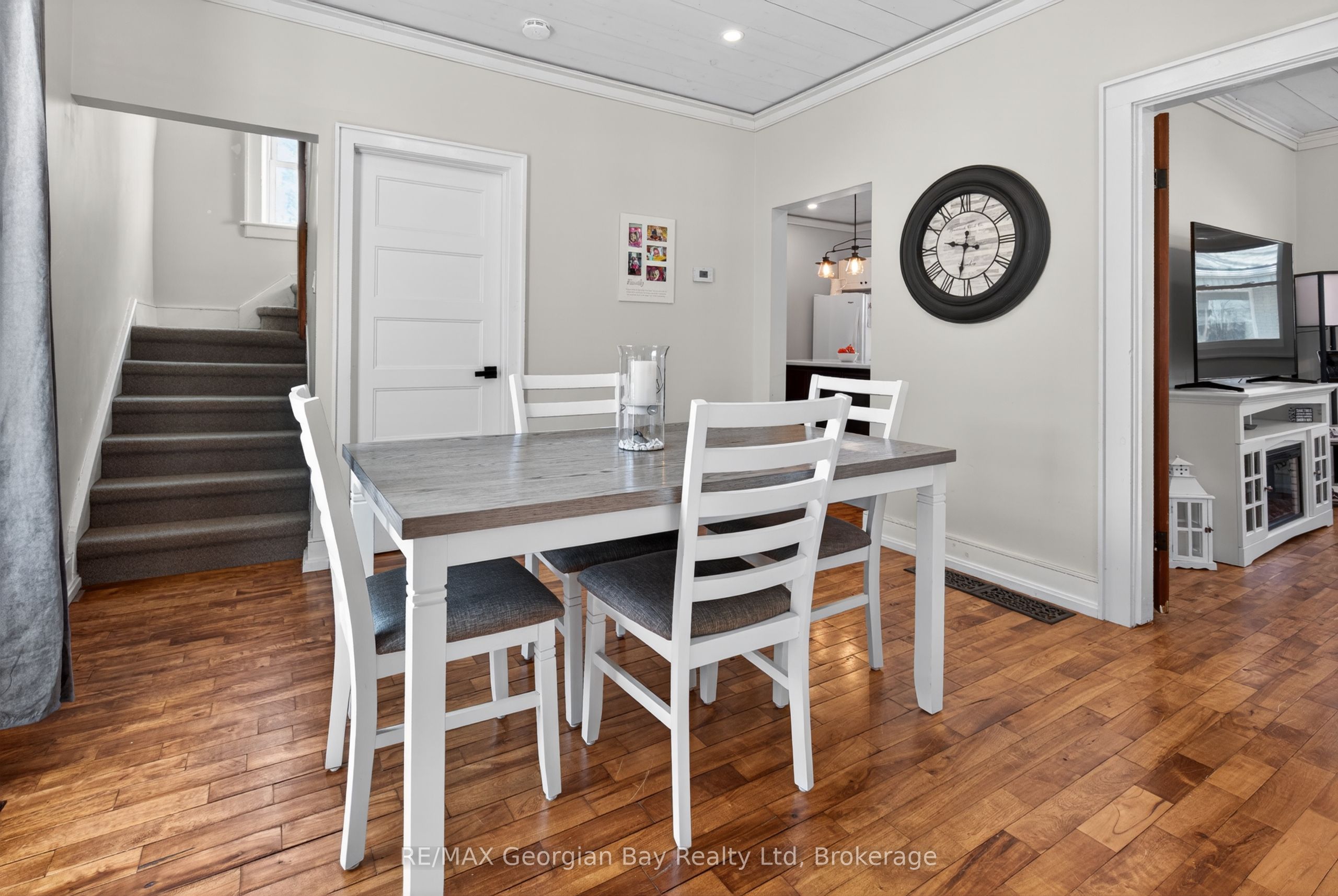 641 Bay Street Property Photo 5