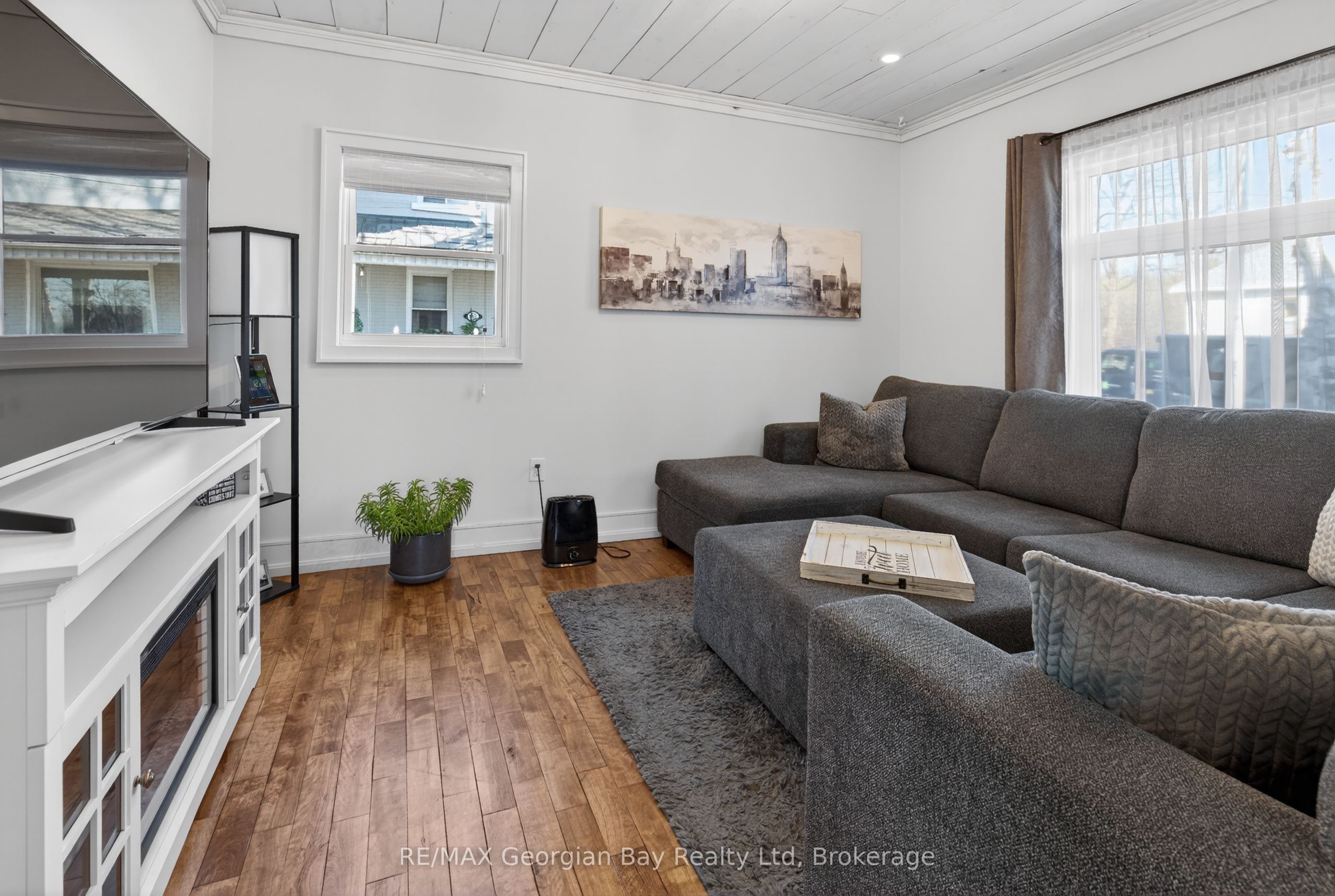 641 Bay Street Property Photo 7