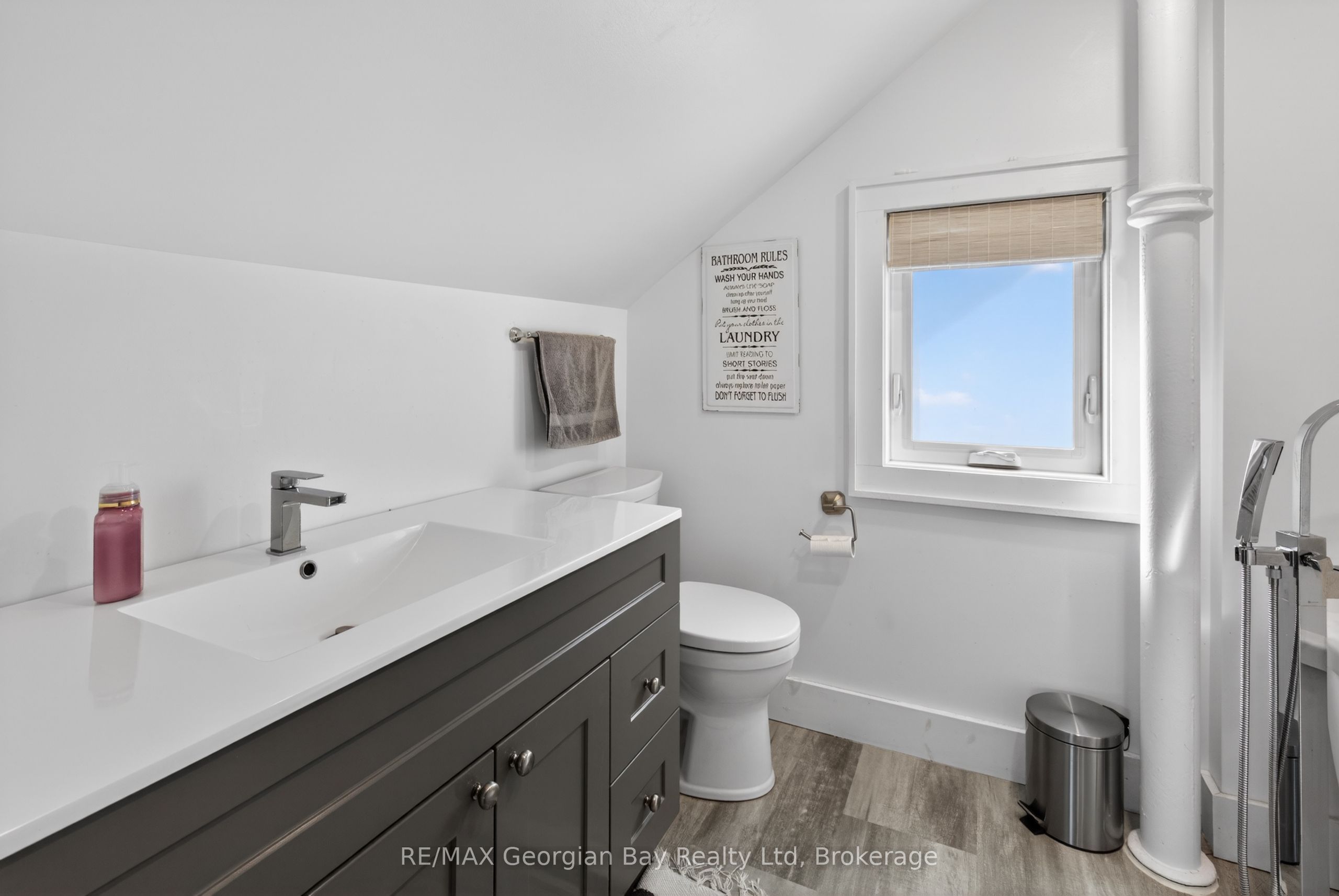 641 Bay Street Property Photo 22