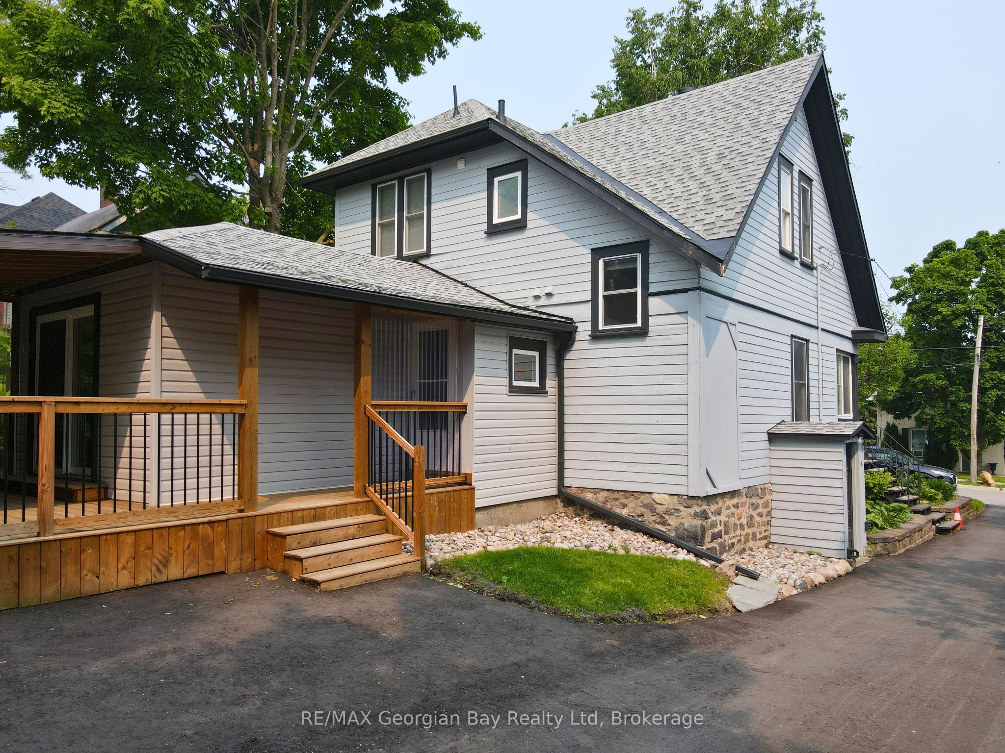 641 Bay Street Property Photo 26