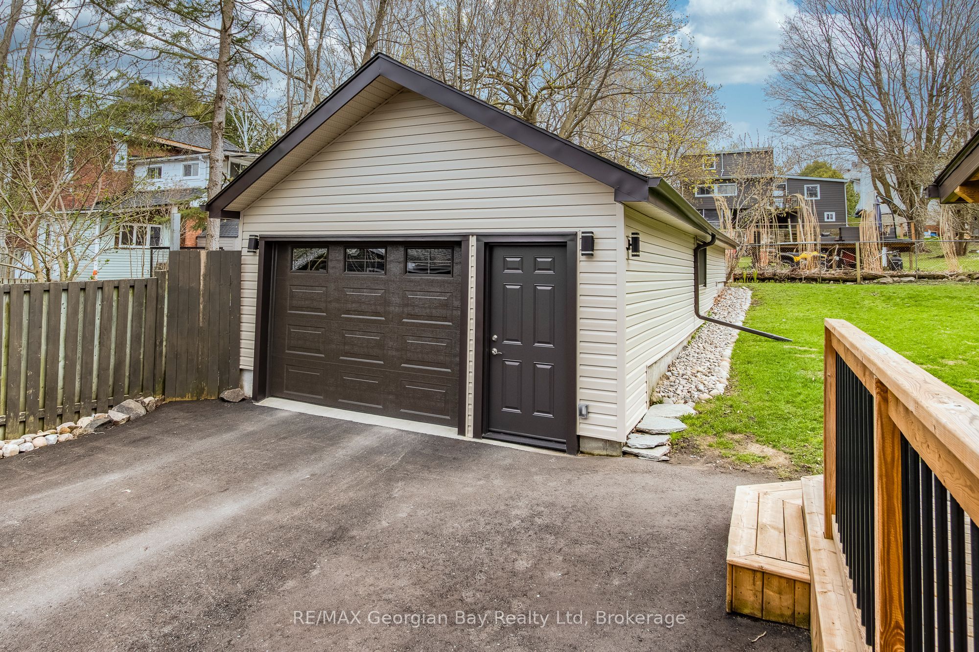 641 Bay Street Property Photo 27