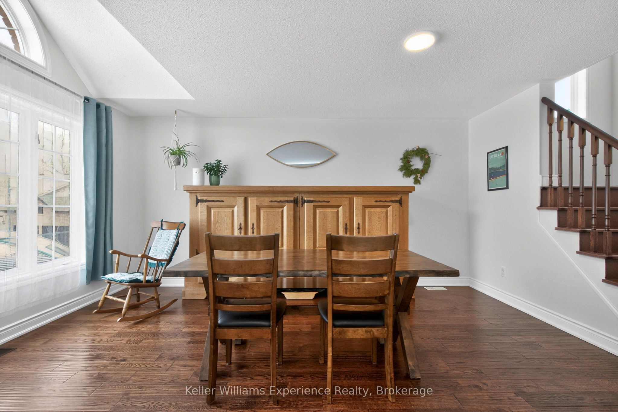 1005 Whitney Crescent Property Photo 4