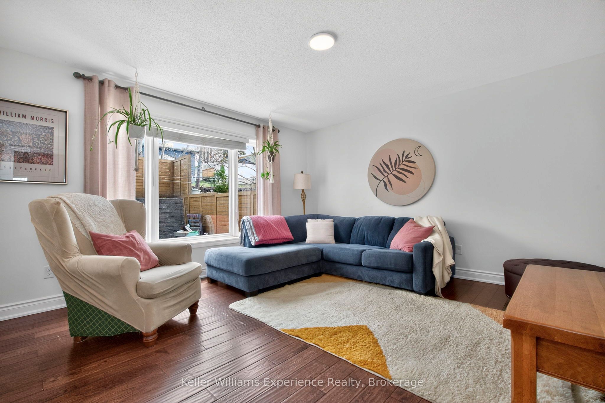 1005 Whitney Crescent Property Photo 9