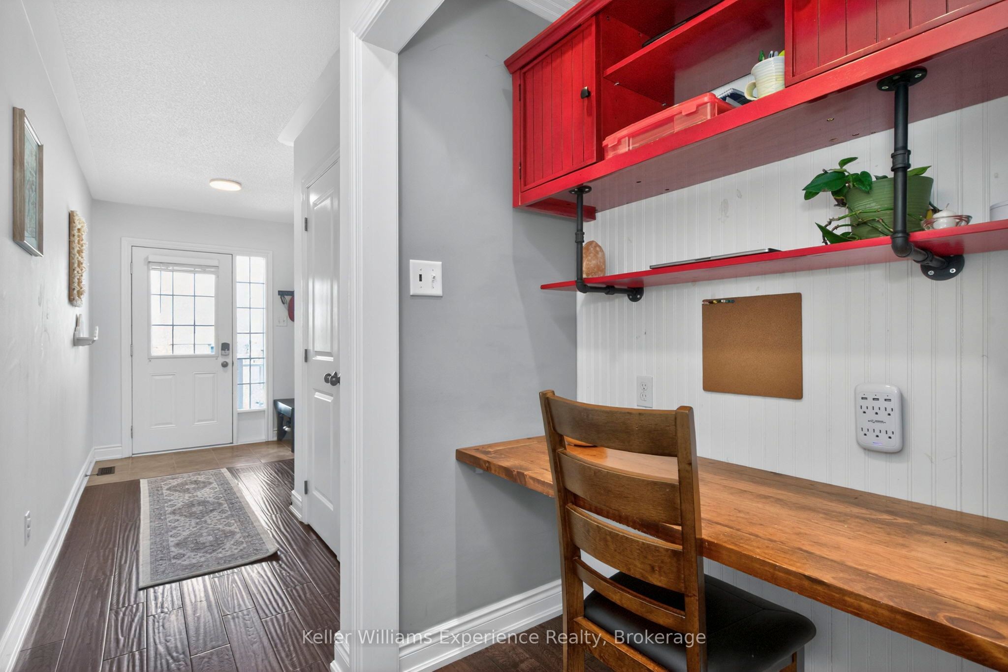1005 Whitney Crescent Property Photo 10