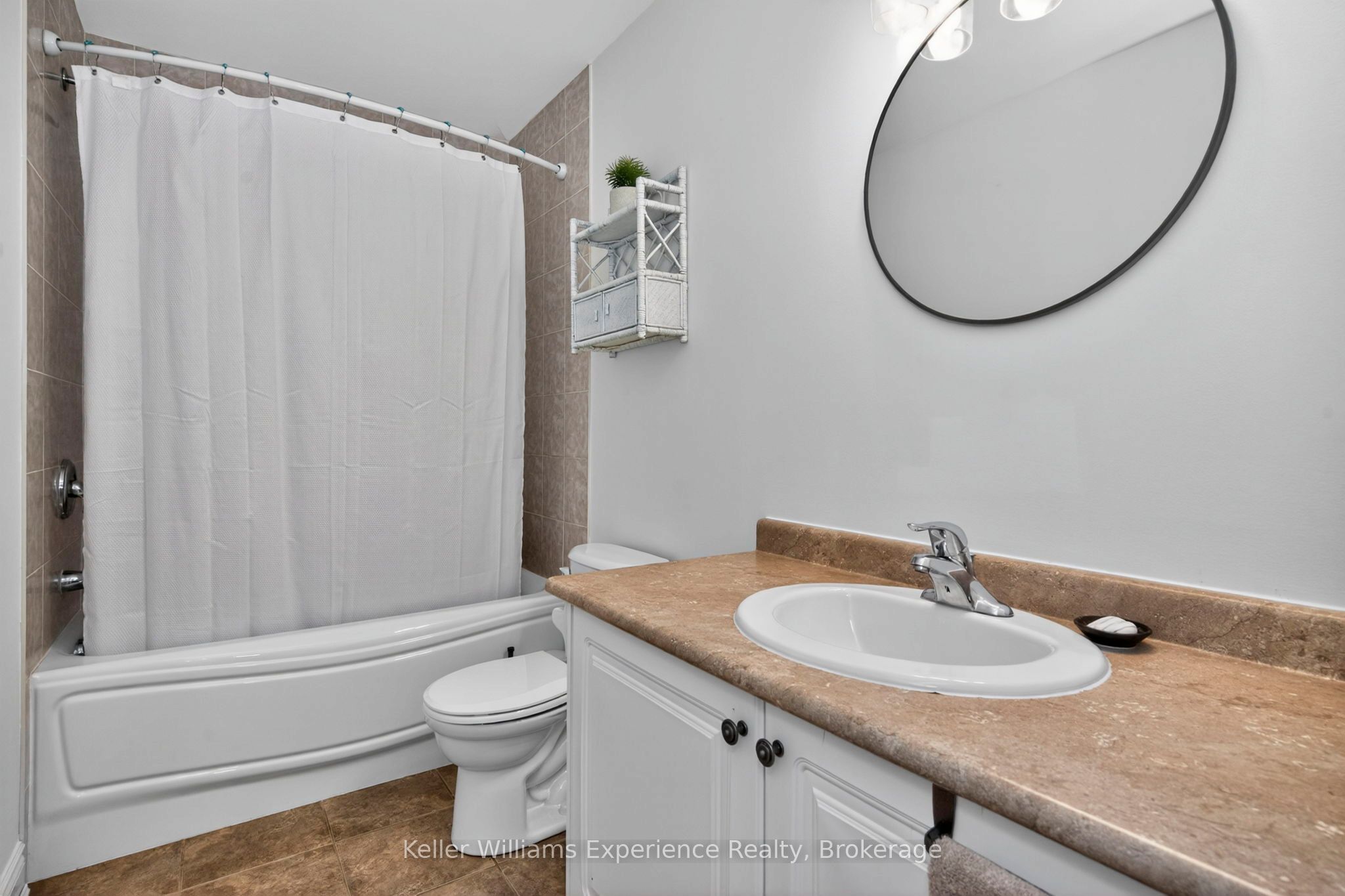 1005 Whitney Crescent Property Photo 11