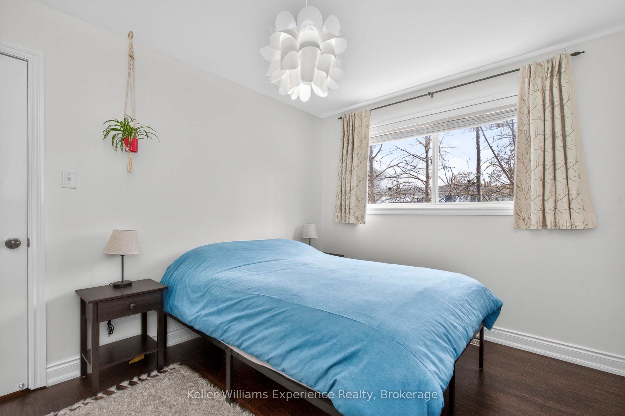 1005 Whitney Crescent Property Photo 12