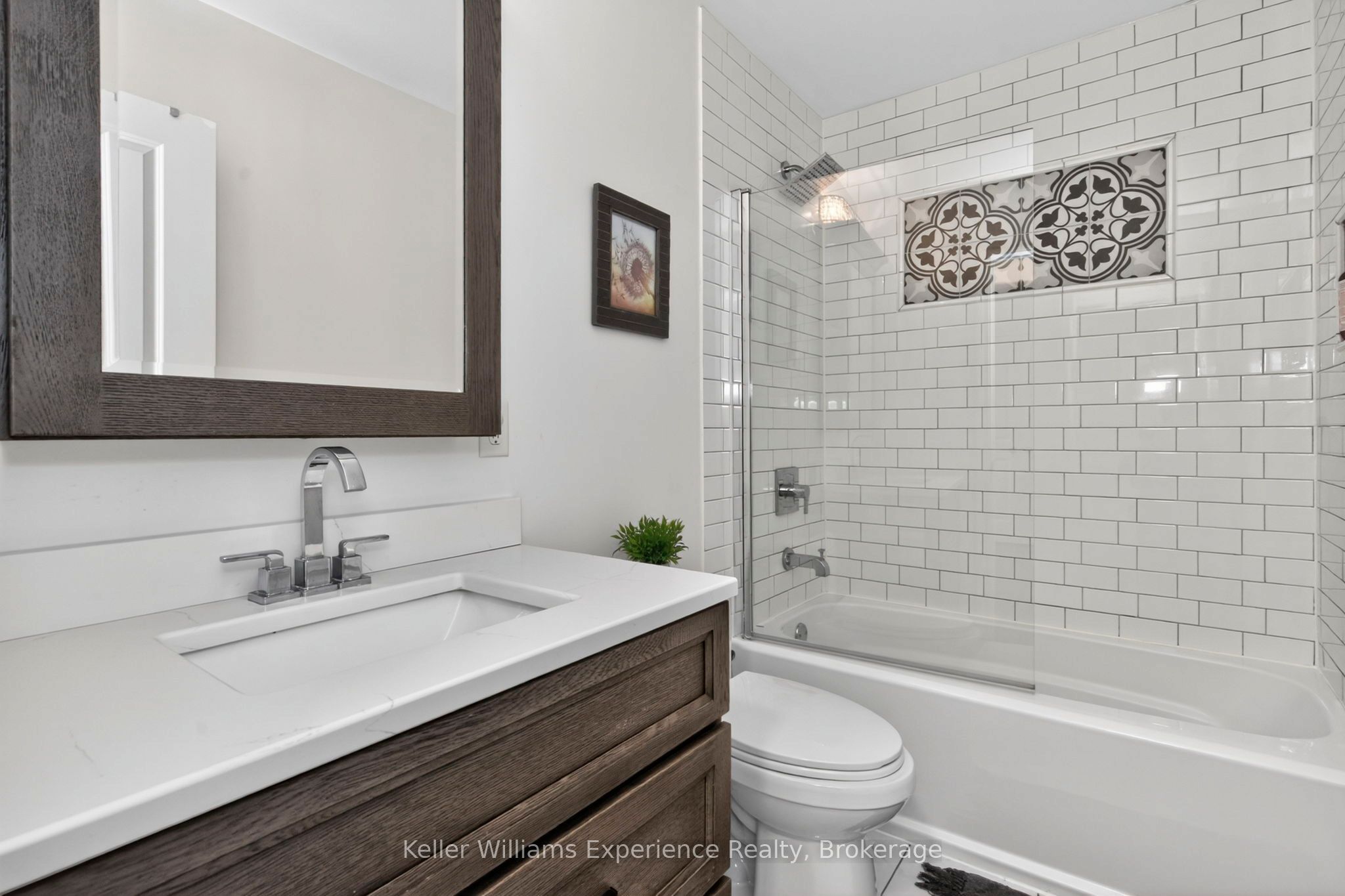 1005 Whitney Crescent Property Photo 15
