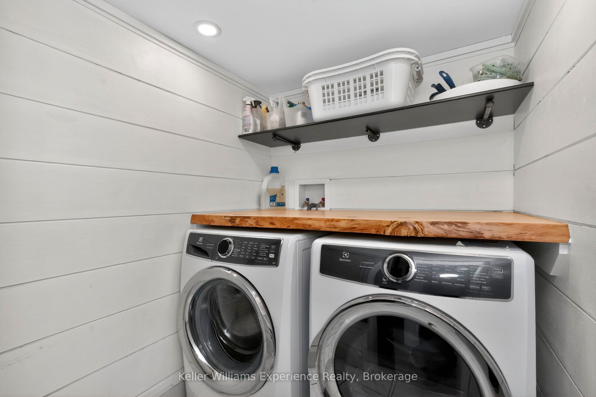 1005 Whitney Crescent Property Photo 16
