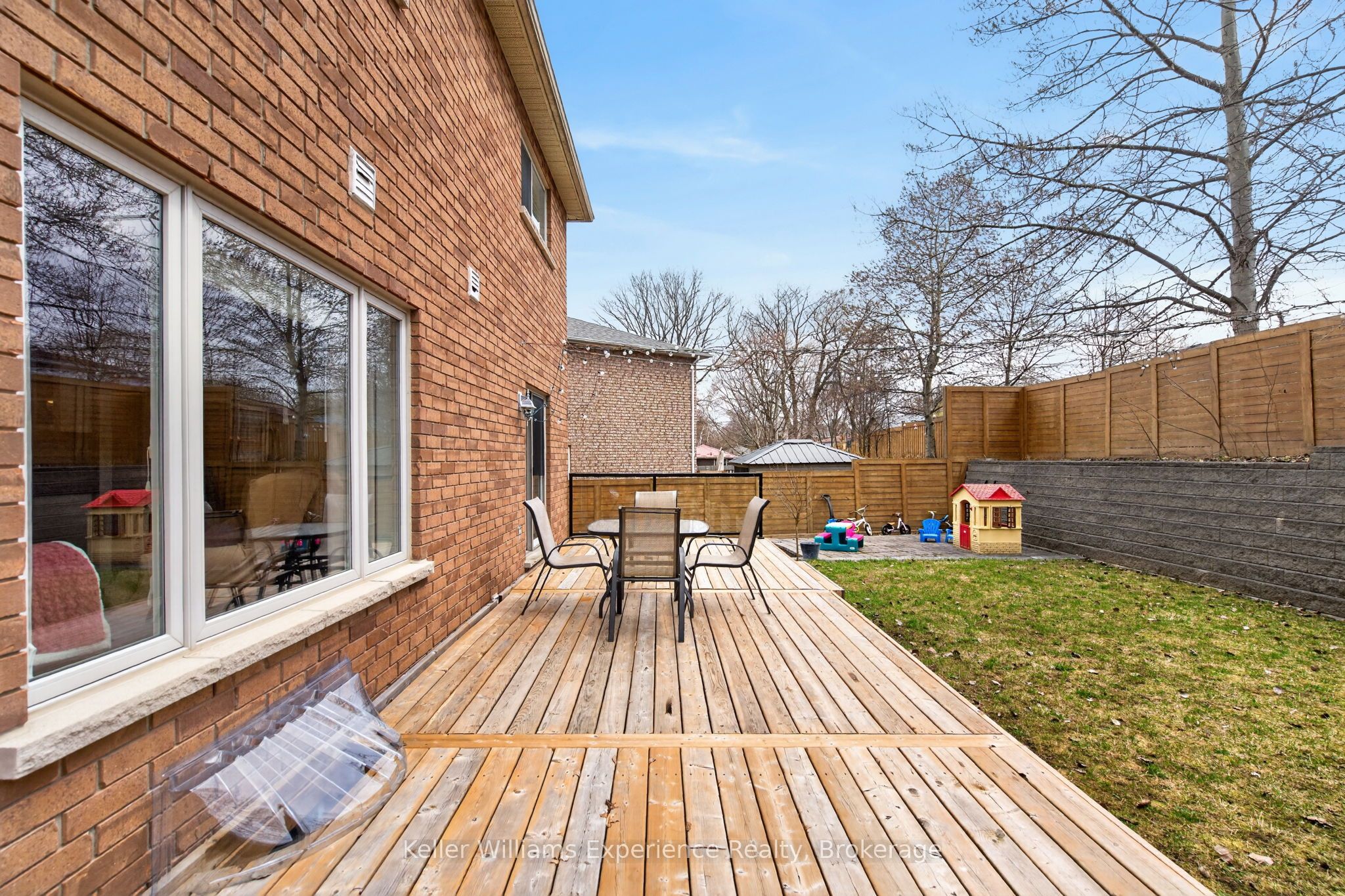 1005 Whitney Crescent Property Photo 22