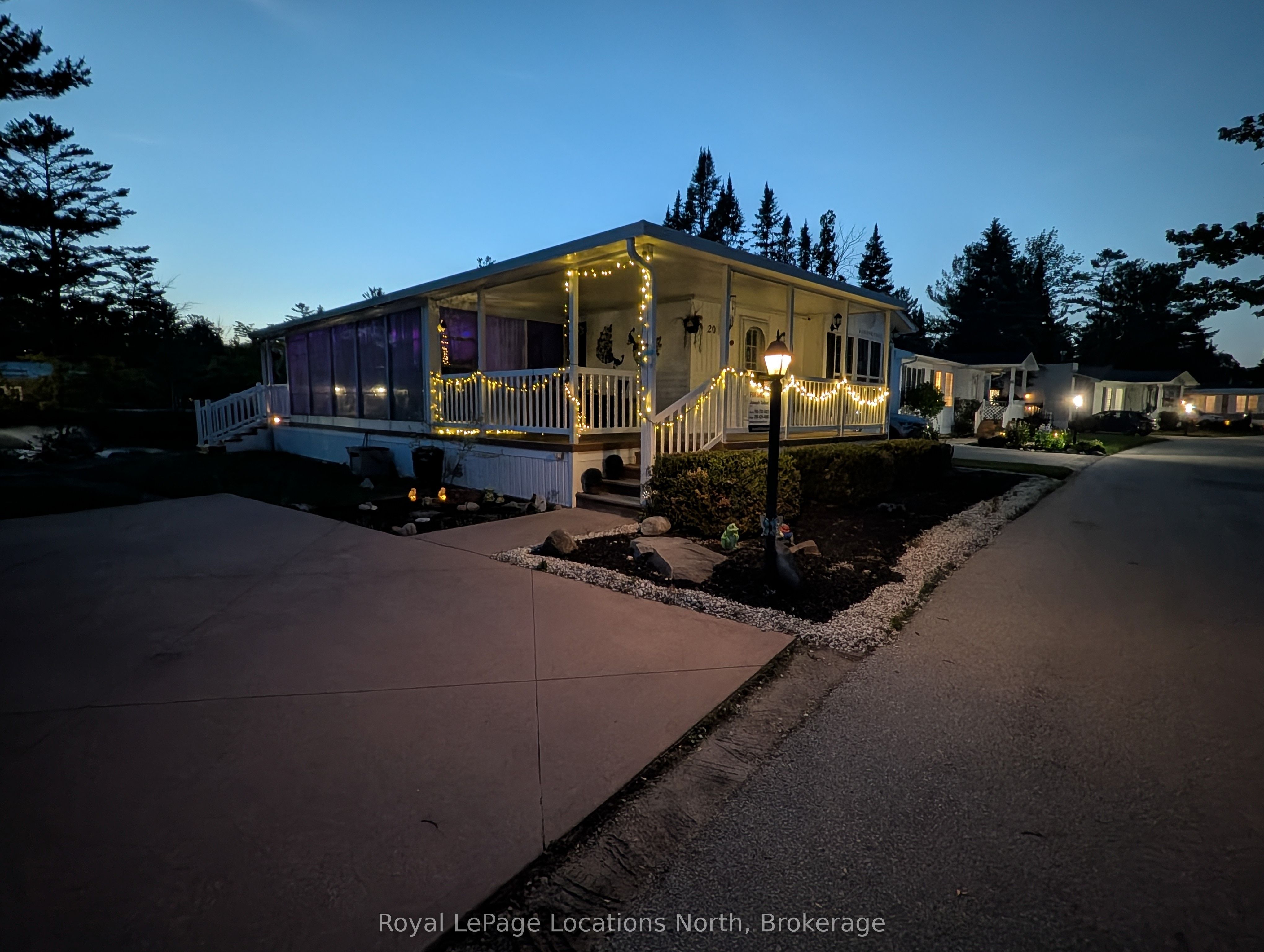 20 Topaz Street W Property Photo 1