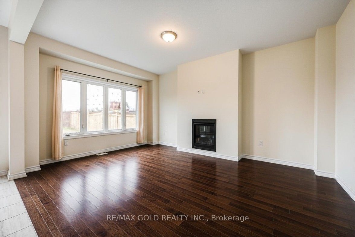 84 Atlantis Drive W Property Photo 2