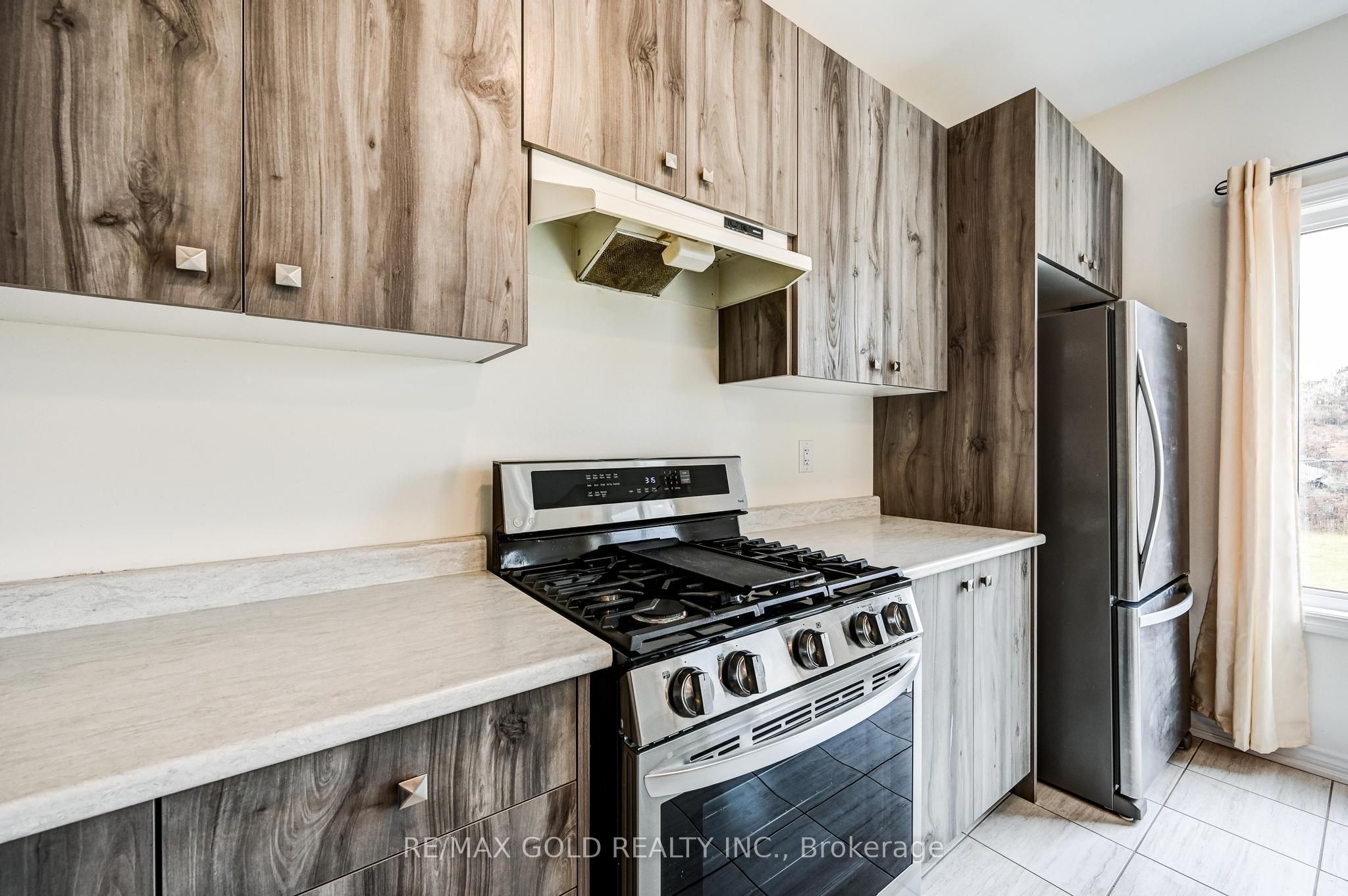 84 Atlantis Drive W Property Photo 10