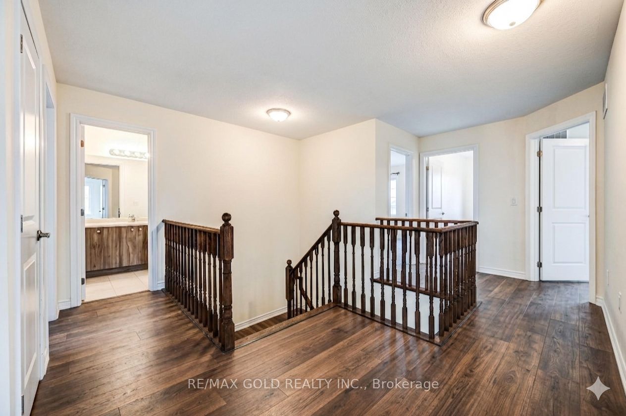 84 Atlantis Drive W Property Photo 12