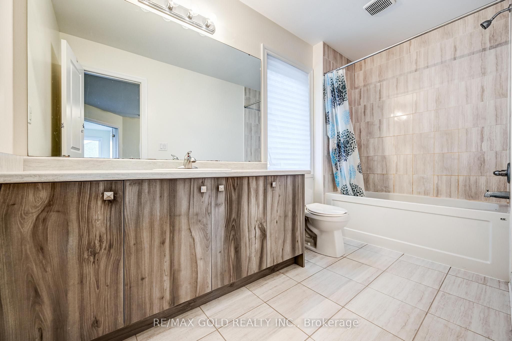 84 Atlantis Drive W Property Photo 21