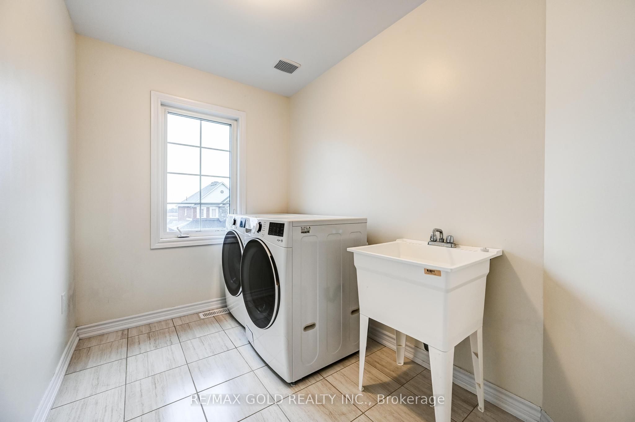 84 Atlantis Drive W Property Photo 25
