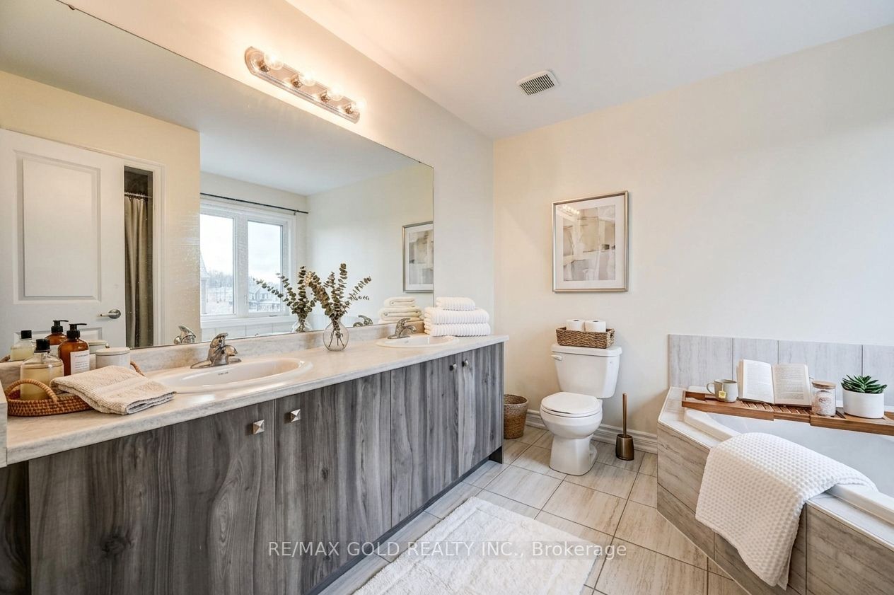 84 Atlantis Drive W Property Photo 26