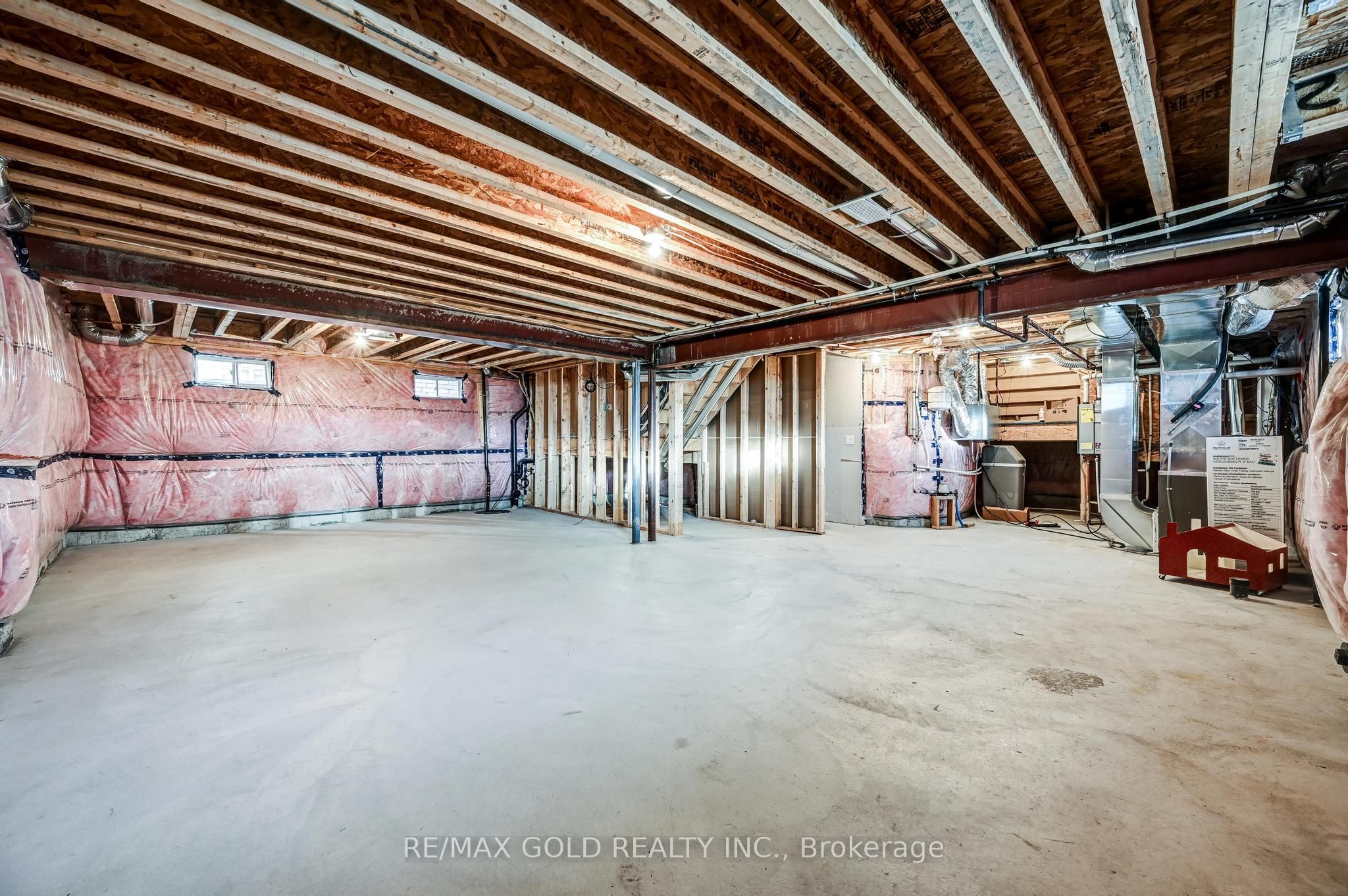 84 Atlantis Drive W Property Photo 31